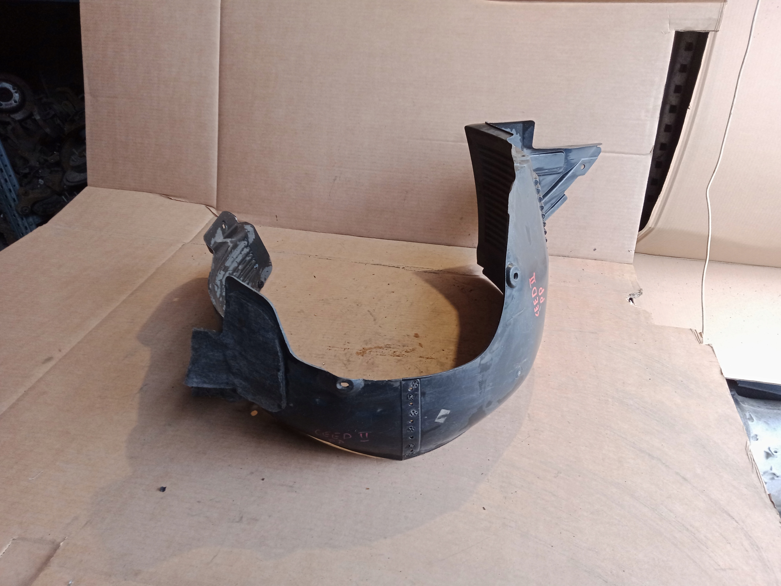 KIA CEED II mudguard left front 2012