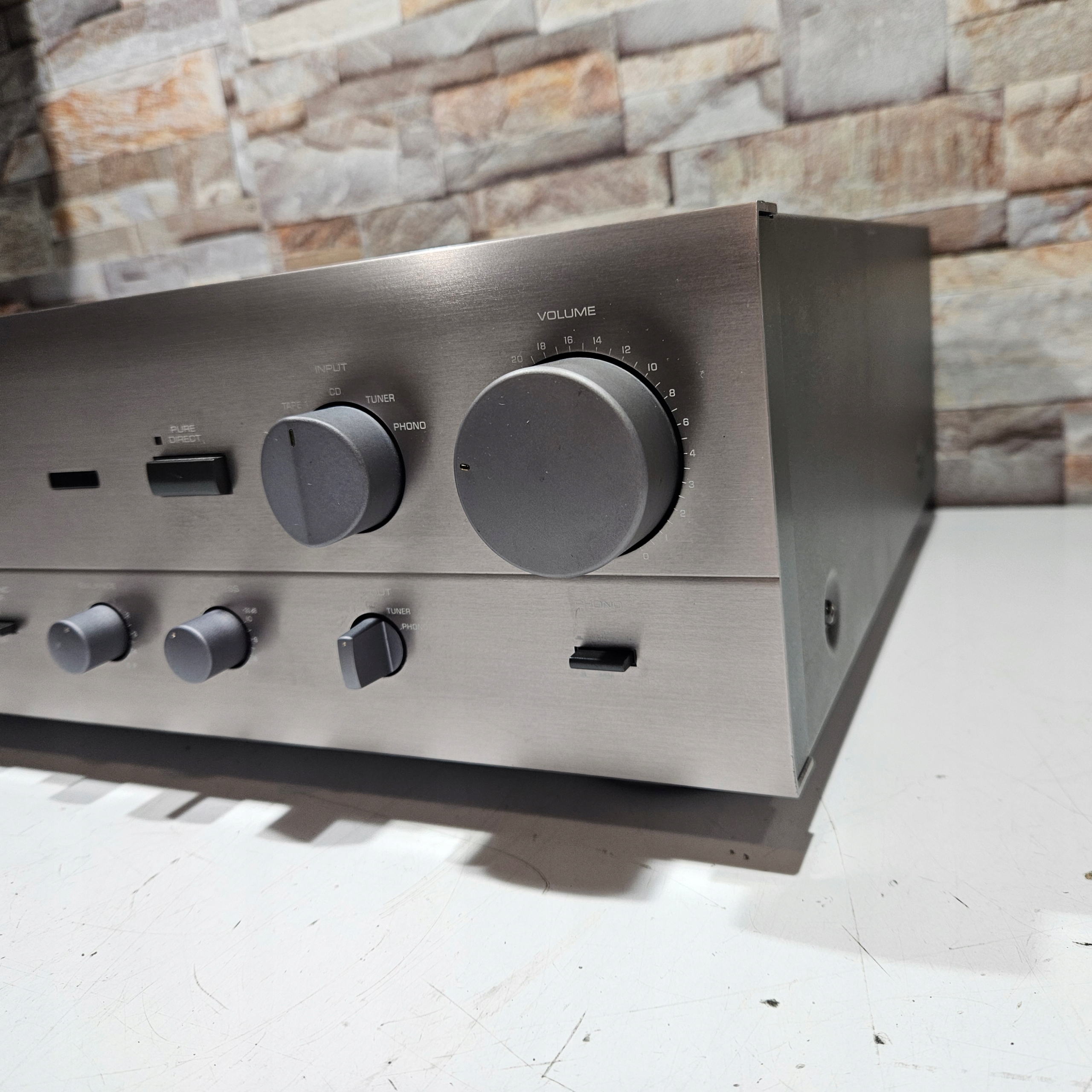 WZMACNIACZ YAMAHA AX-570 TYTANOWY Model AX-570