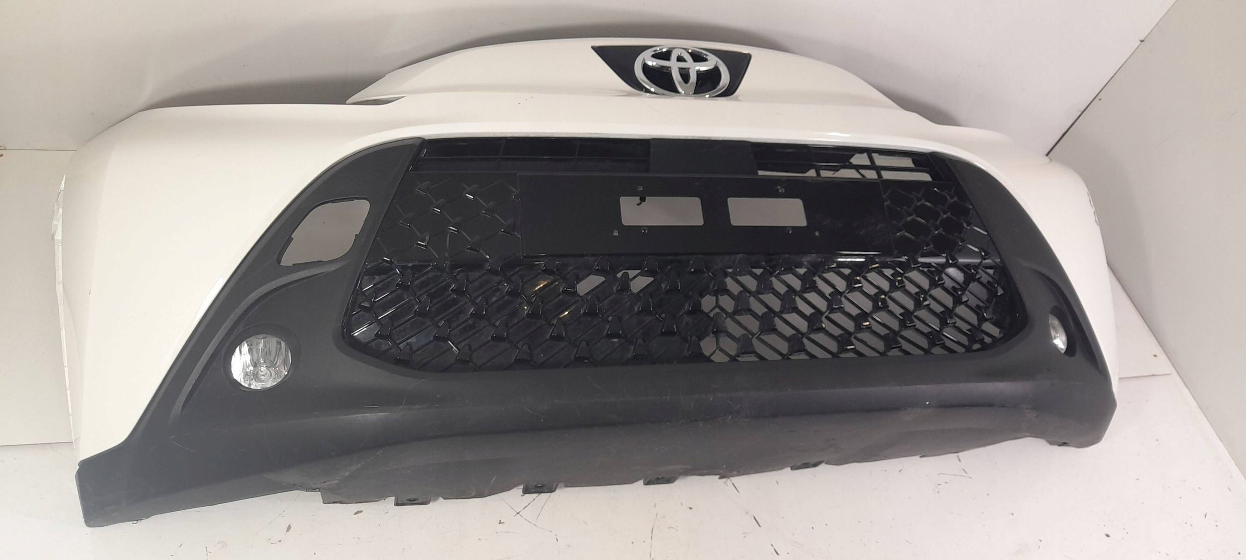 Toyota Aygo X 2024r frontstoßstange 040 (X17)
