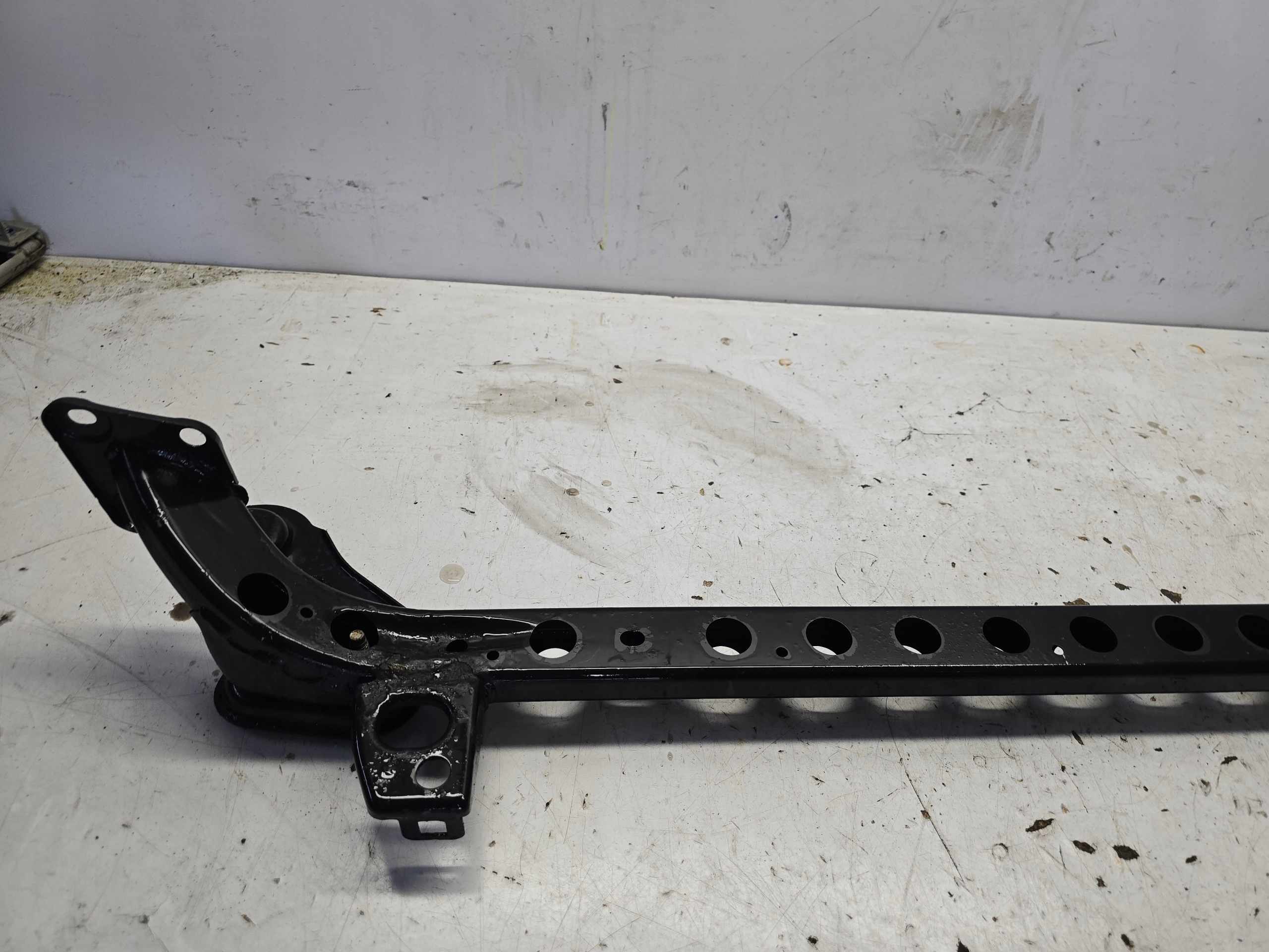 OPEL INSIGNIA B pillar sider lower front below radiator