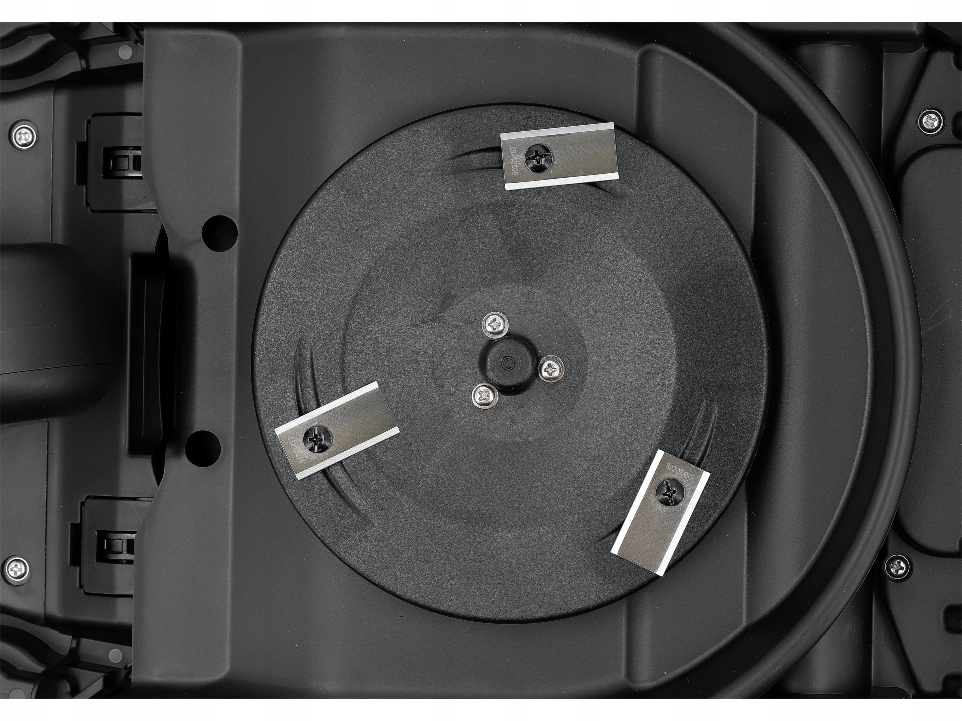 АВТОМАТИЧНА ГАЗОНОКОСАРКА-РОБОТ ДЛЯ ГАЗОНУ 800 м² 4.0 Аг Акумулятори YATO в комплекті: так