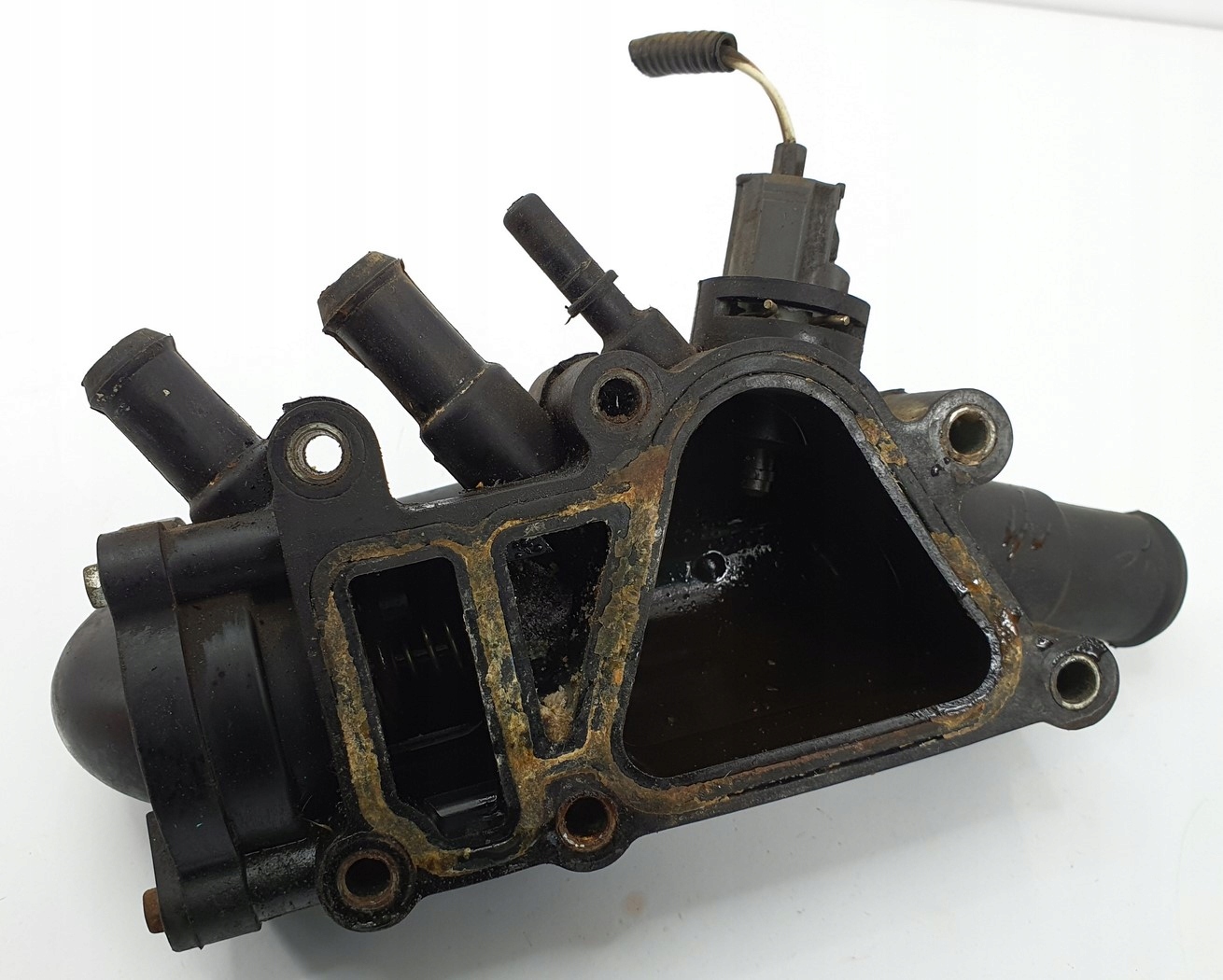 OBUDOWA TERMOSTATU FORD FIESTA MK6 2S6G-9K478-A2B Producent części Ford OE