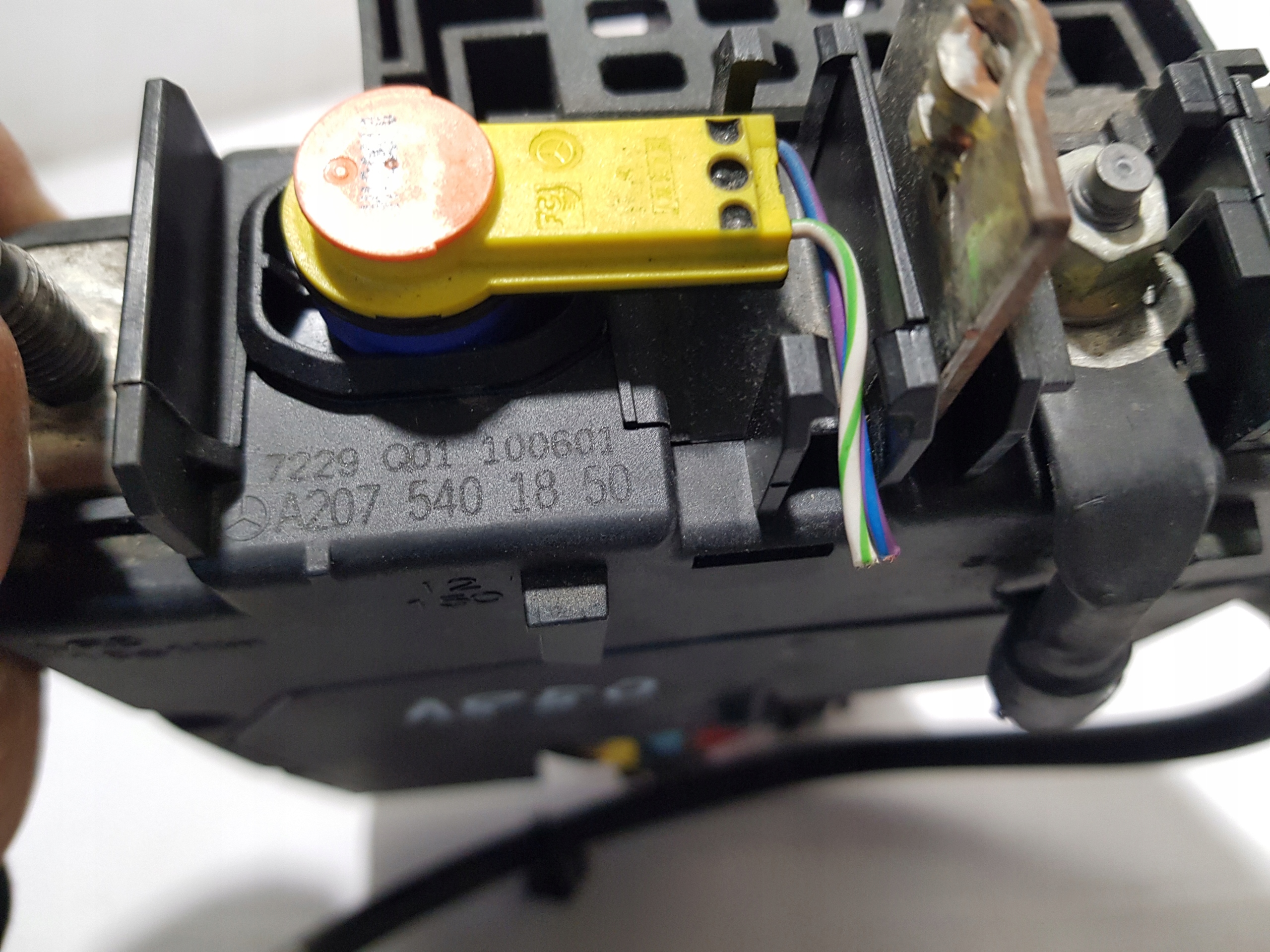 module terminal plus MERCEDES W212 NABOJ PIROTECHNICZNY 2075401850