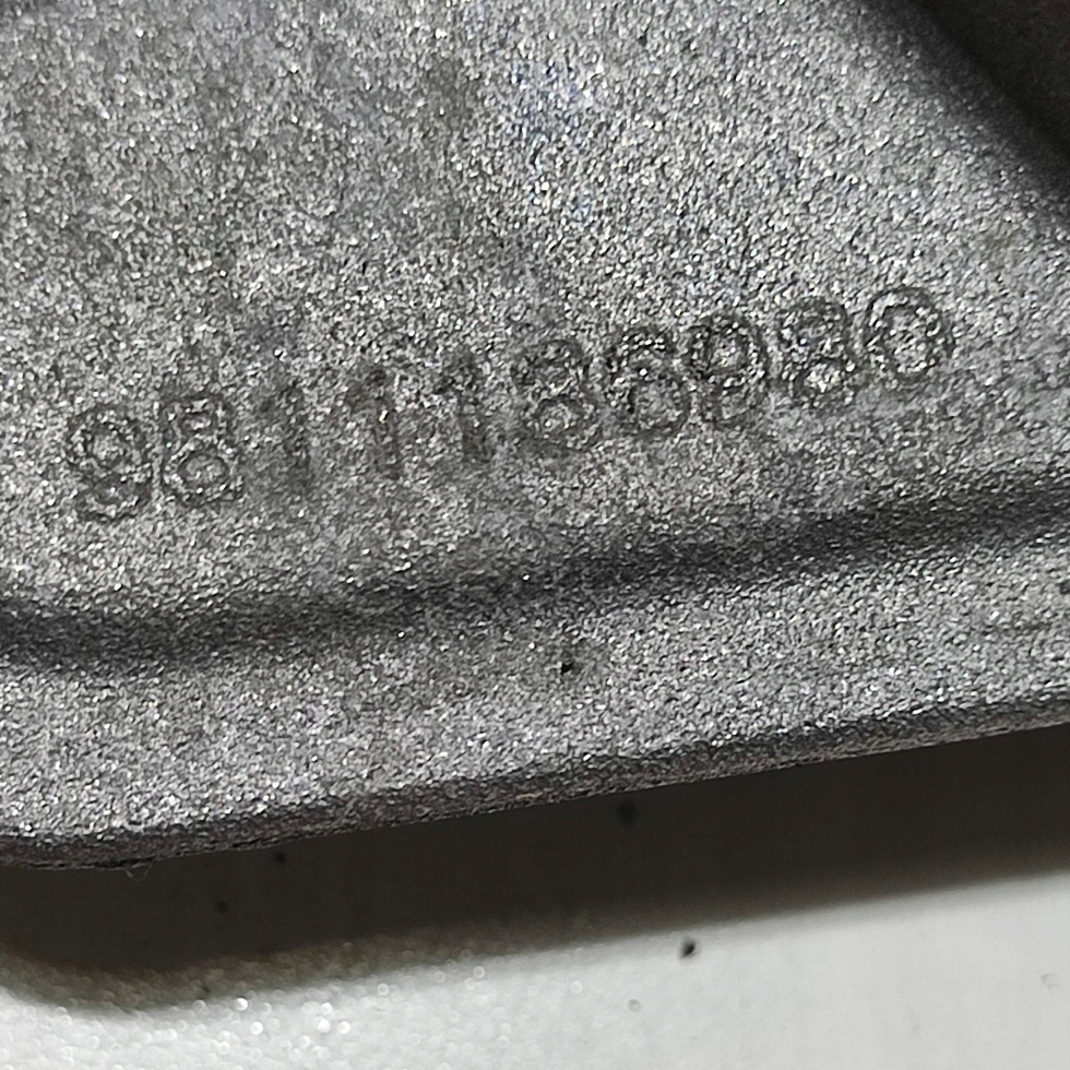Peugeot 2008 II 2020 Support / Support plaque Moteur