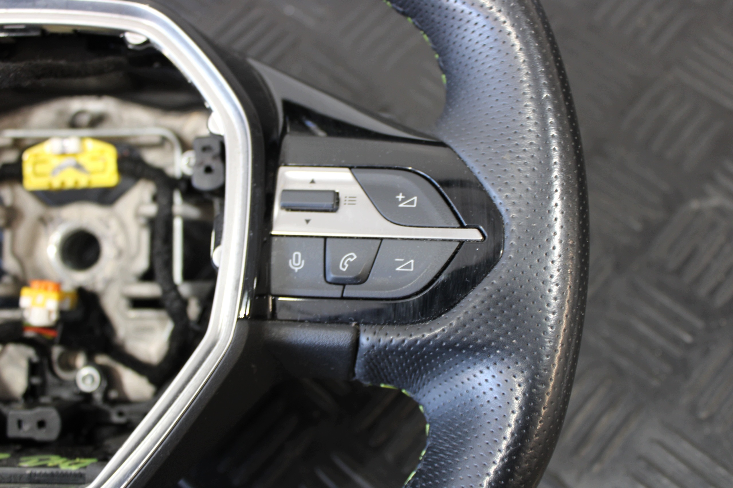 lenkrad MULTIFUNKCJA PEUGEOT 308 T10 III 3