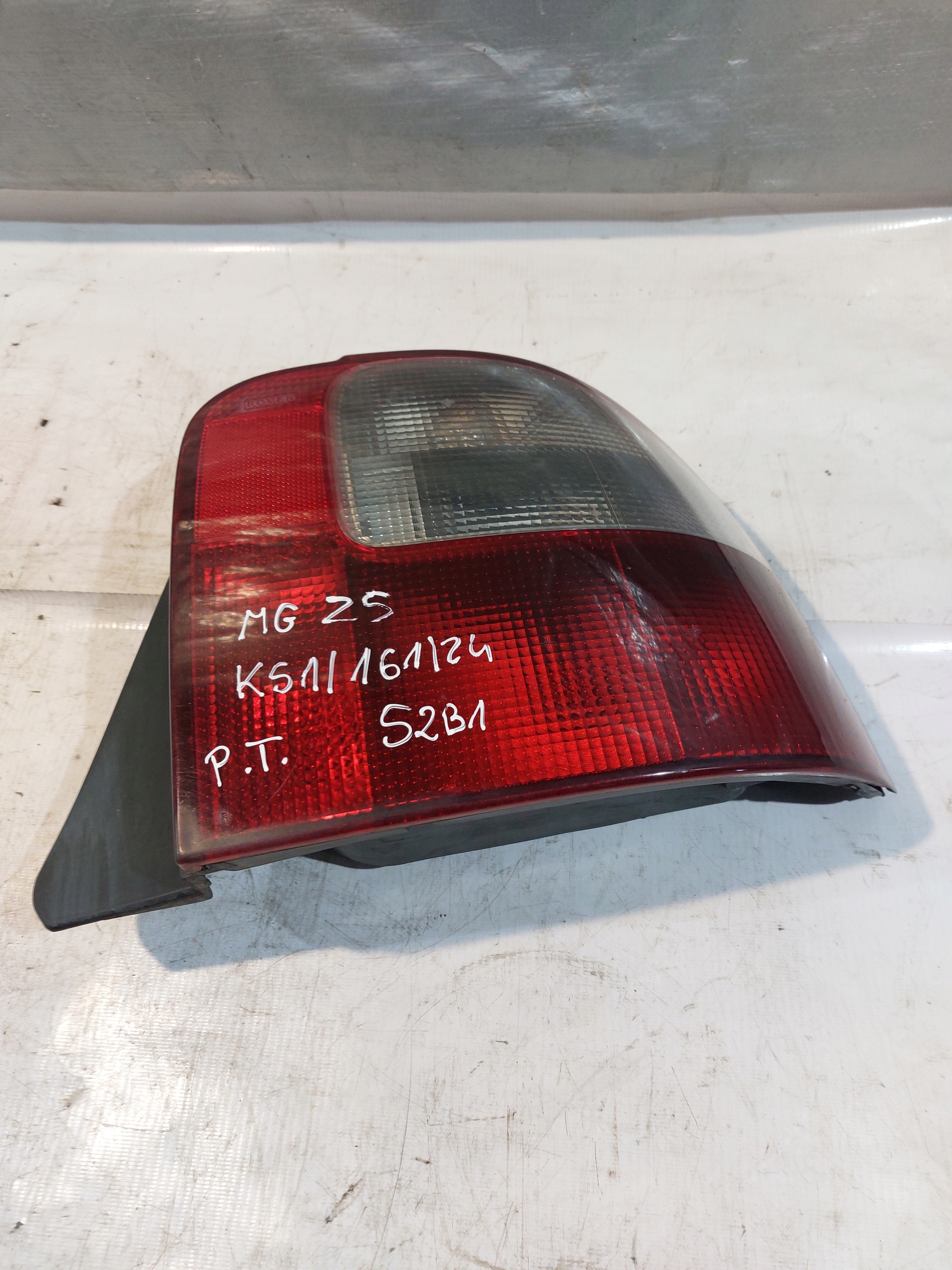 light right rear MG ZS 2004r.