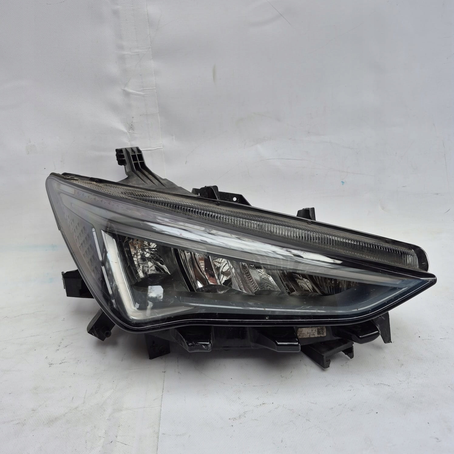 CUPRA BORN 10F 21- light right front front FULL LED 10F941008H