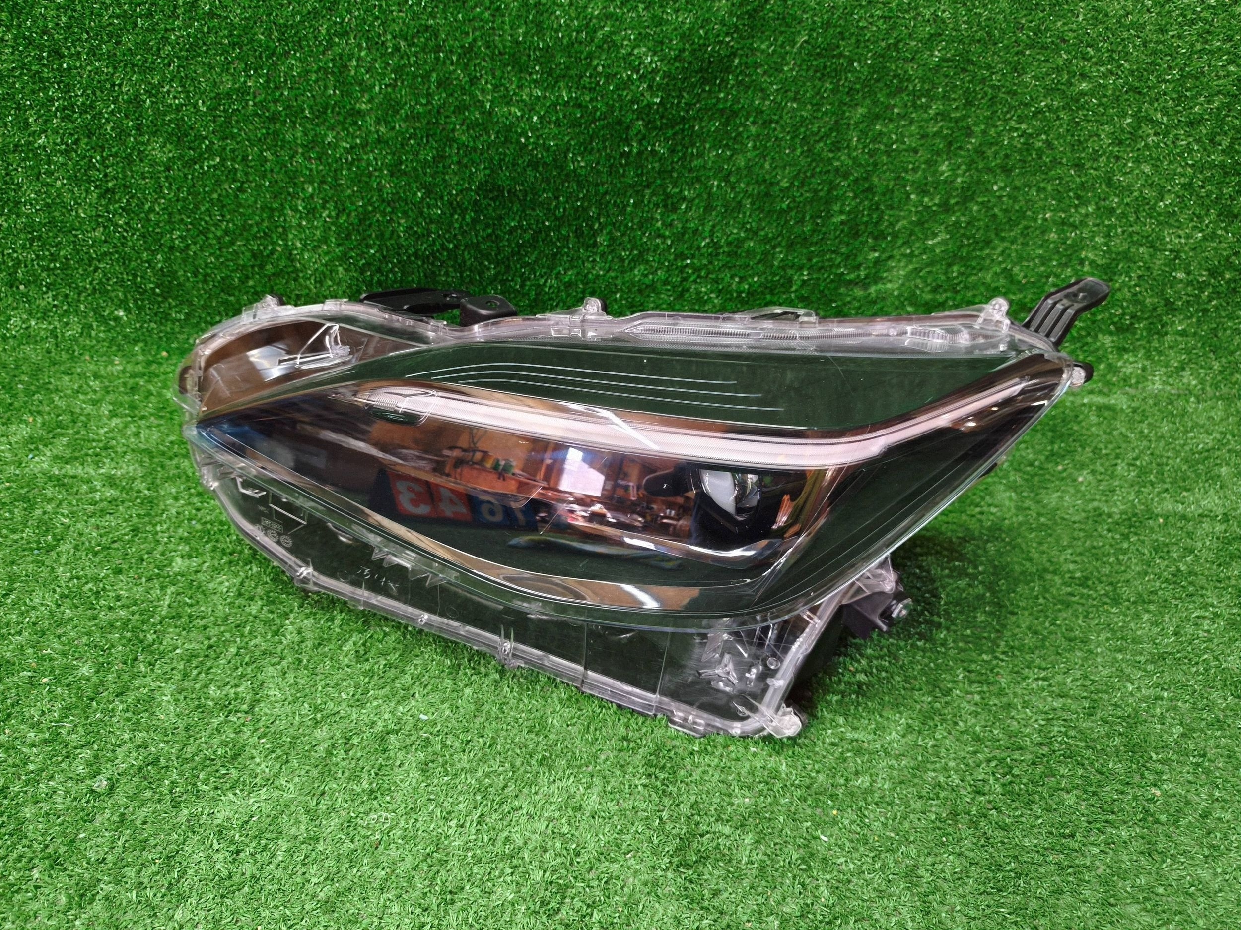 REFLEKTOR left front TOYOTA YARIS CROSS 20- FULL LED NR.R1643