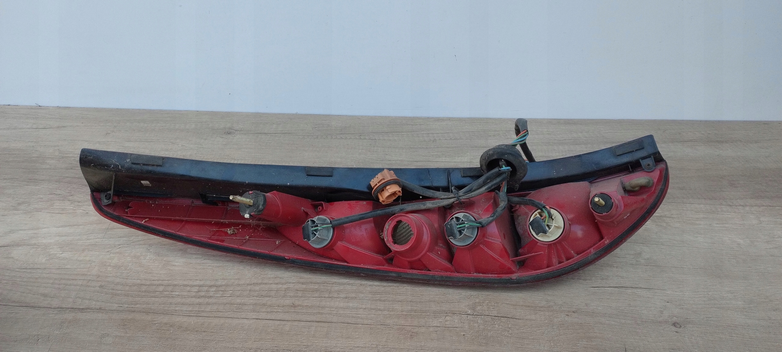 FORD MONDEO MK3 KOMBI right light rear part + OPRAWKI