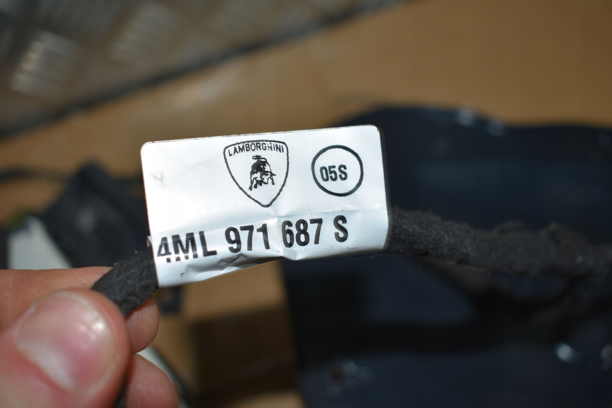 IDEALNY DOCIAG lock door rear part rear right + module LAMBORGHINI URUS 1