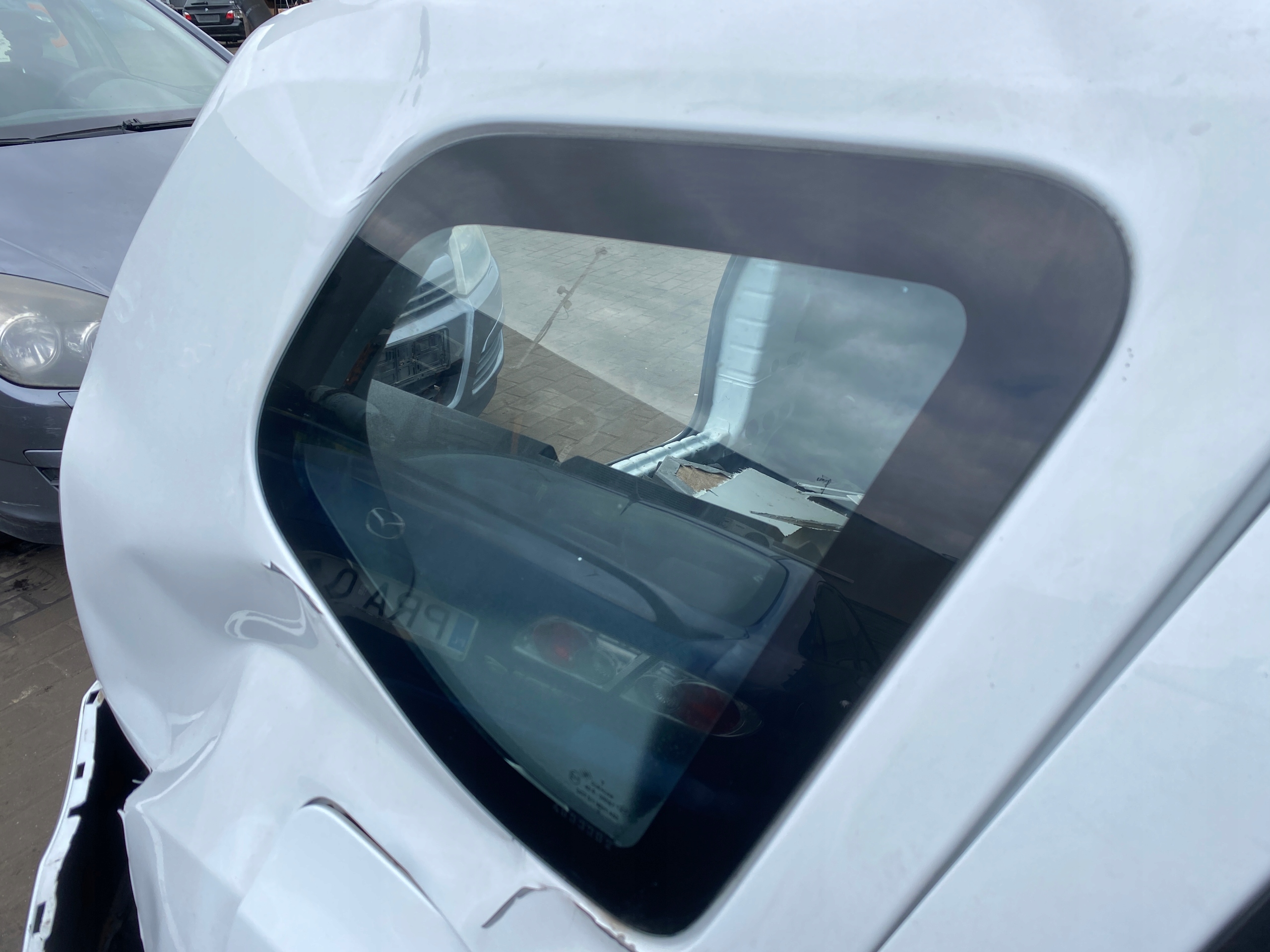 Dacia Duster 1 and 10-18 window bodywork side right
