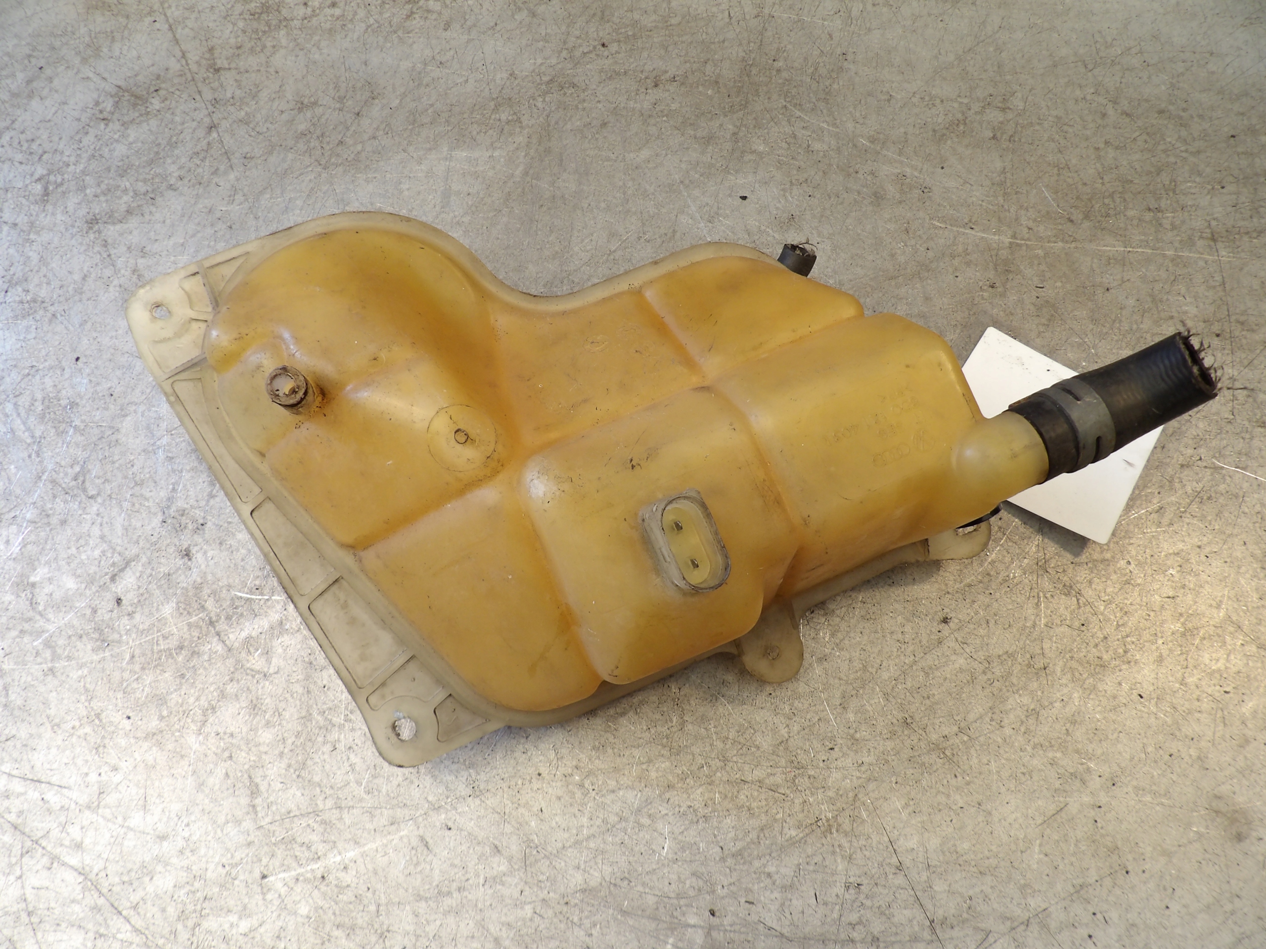 VW Passat B5 Réservoir eau 8D0121403L