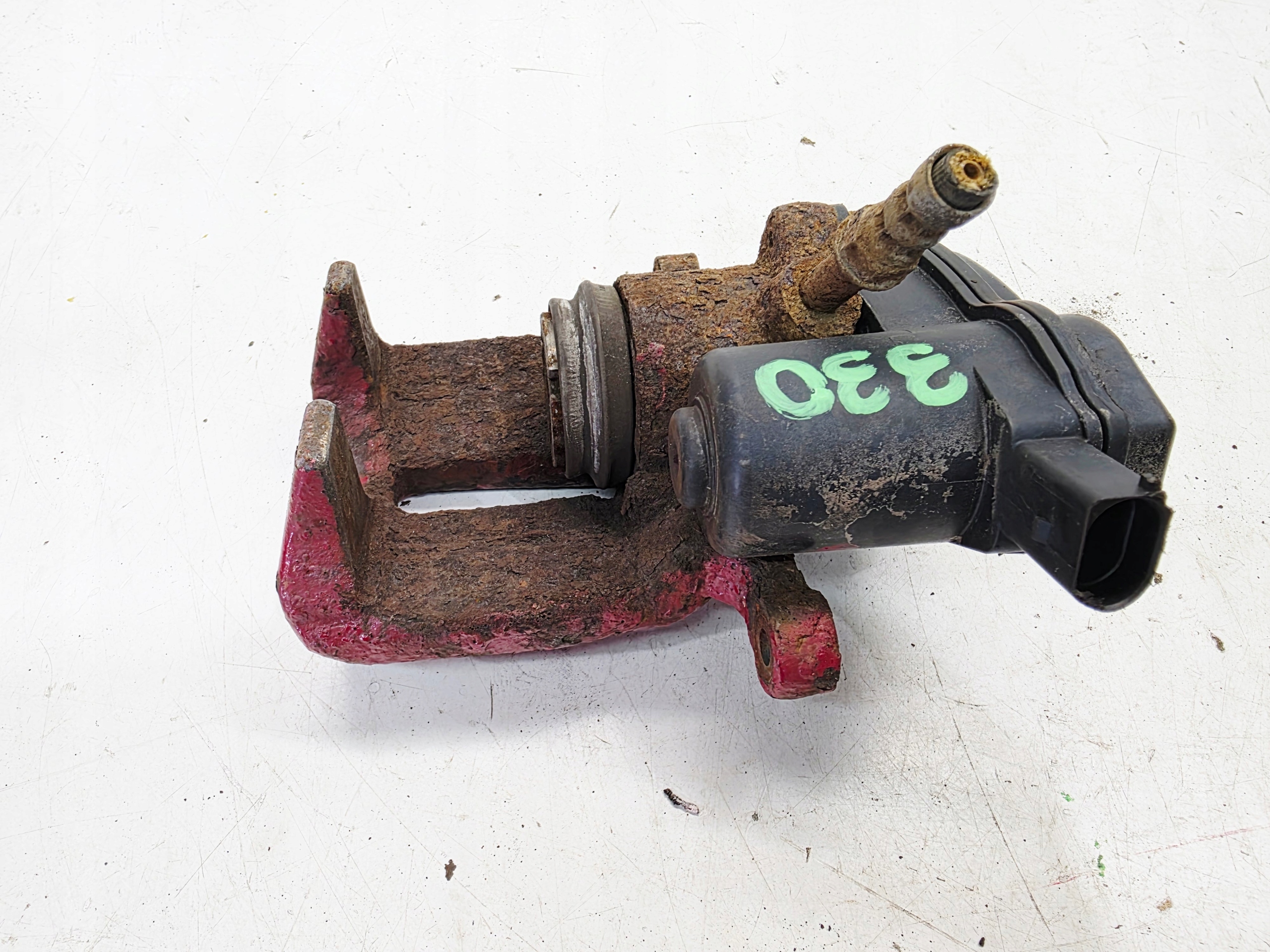 caliper brake electrical right rear part AUDI A6 C7 below discs 330MM