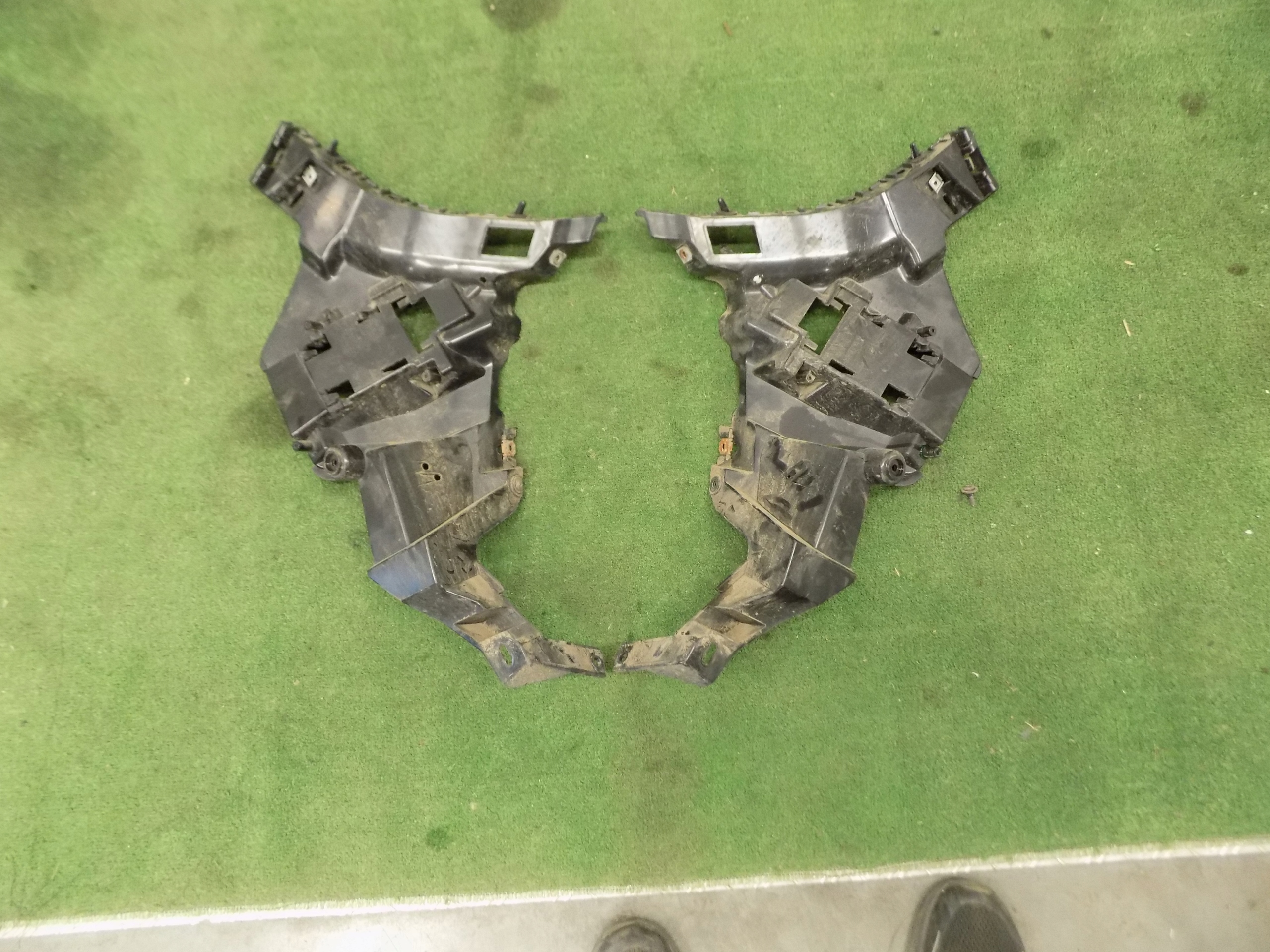 RANGE ROVER EVOQUE II L551 bumper bracket rear part K8D2-17B931-A K8D2-17B930-A