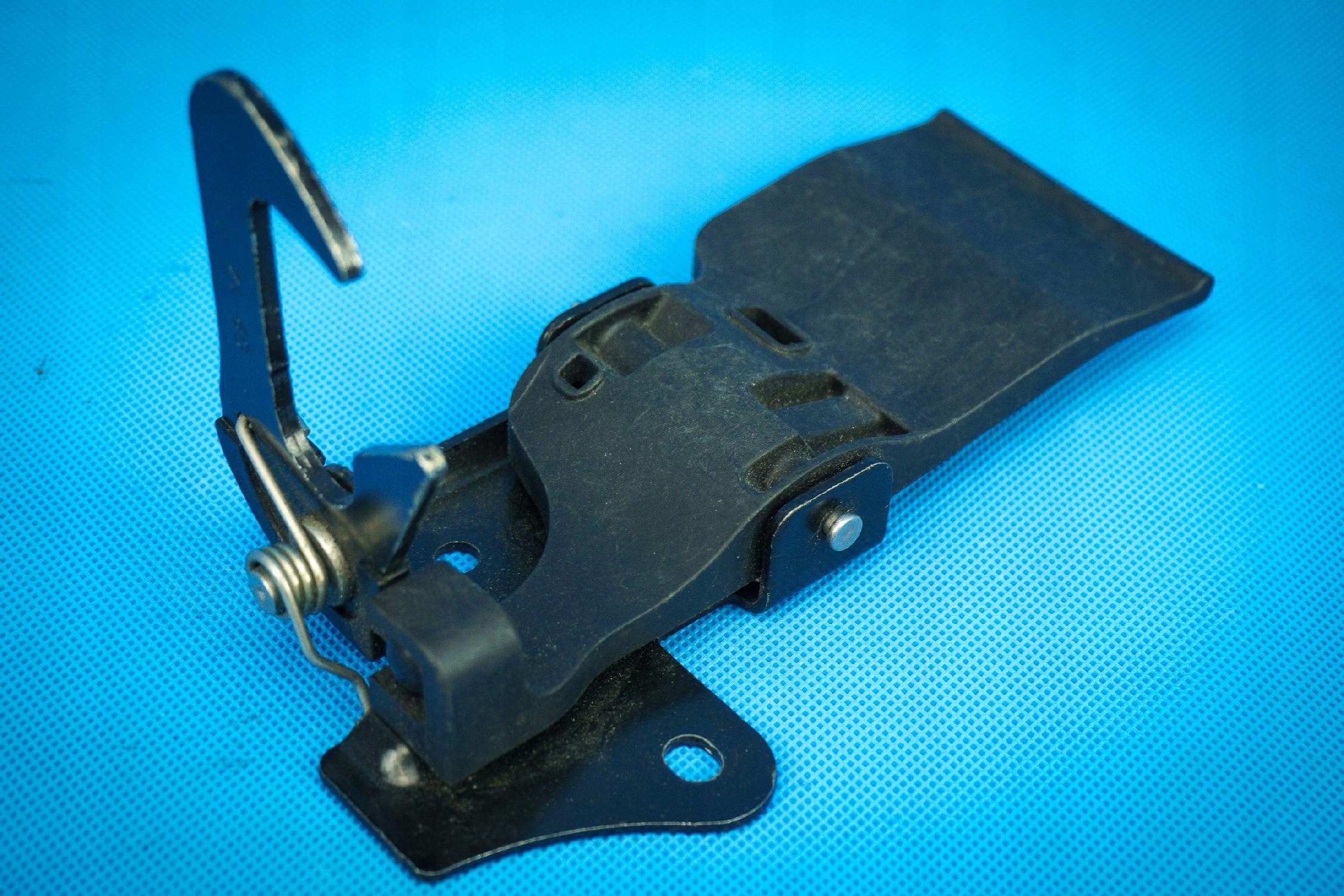 Rygiel bonnet latch lock Audi A8 S8 4H 4H0823485C