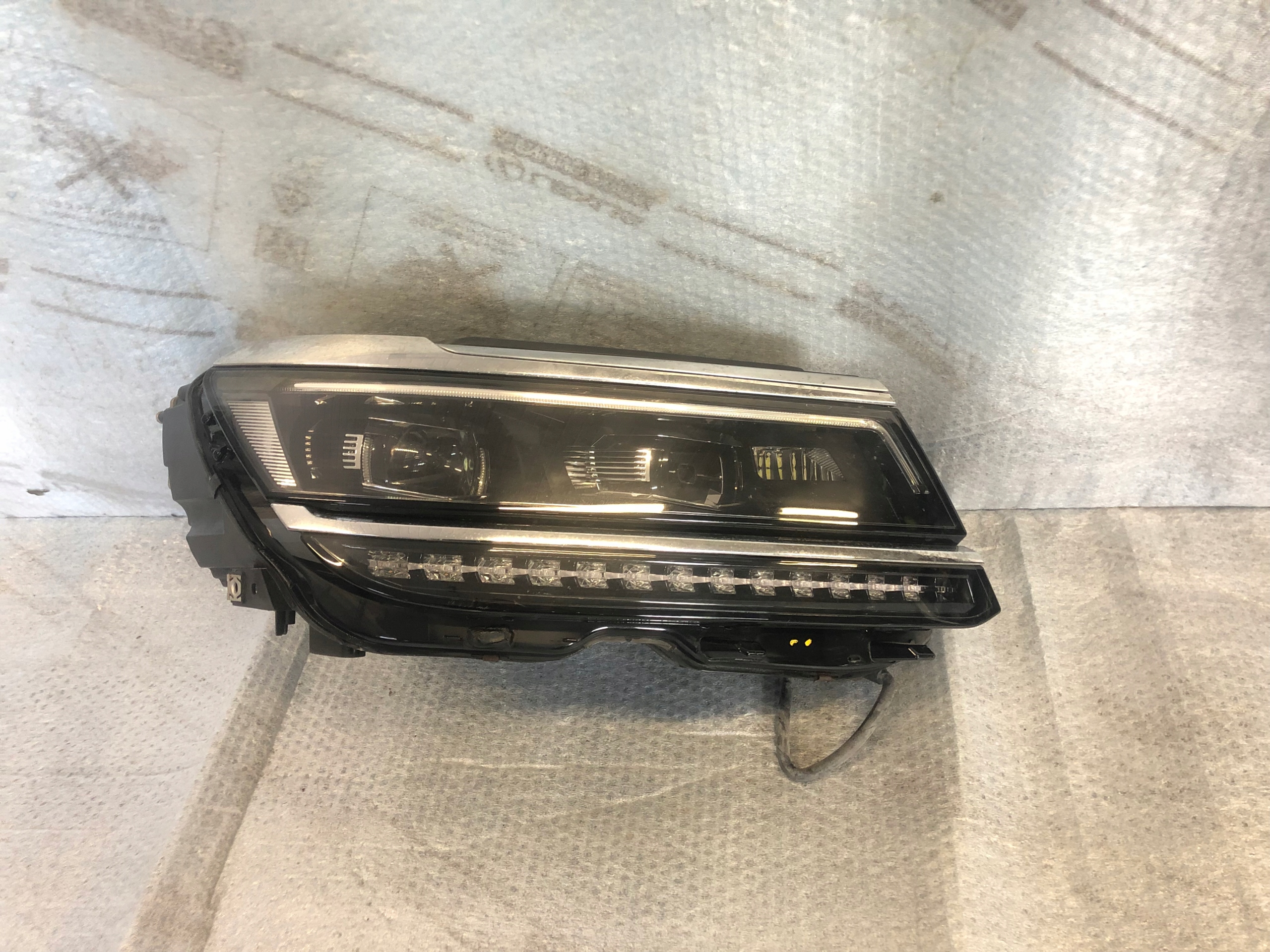 REFLEKTOR Destra VW TIGUAN ALLSPACE FULL LED nr.00