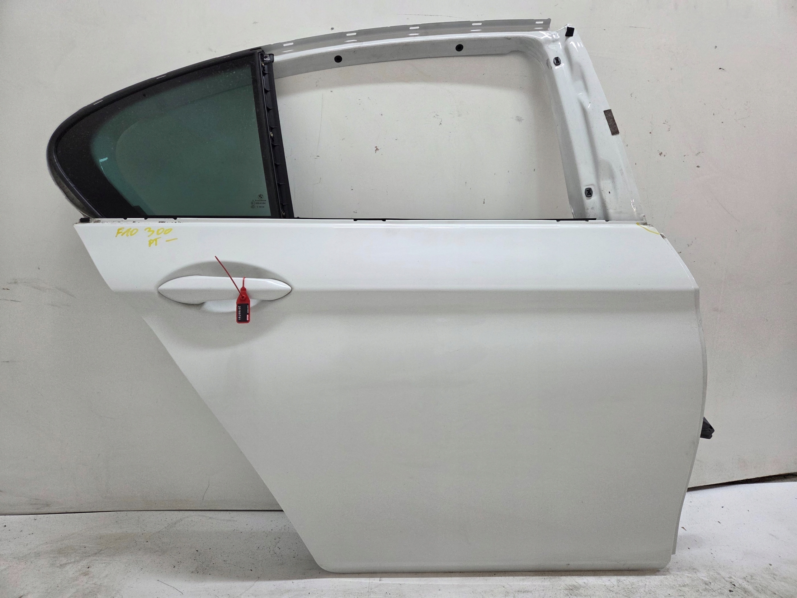 door right rear. BMW F10 300