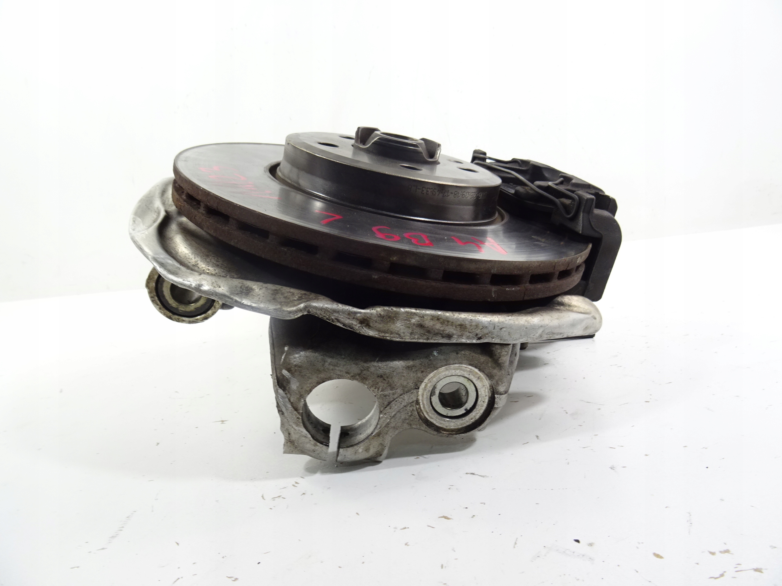 Audi OE 8W0407241F поворотный кулак л