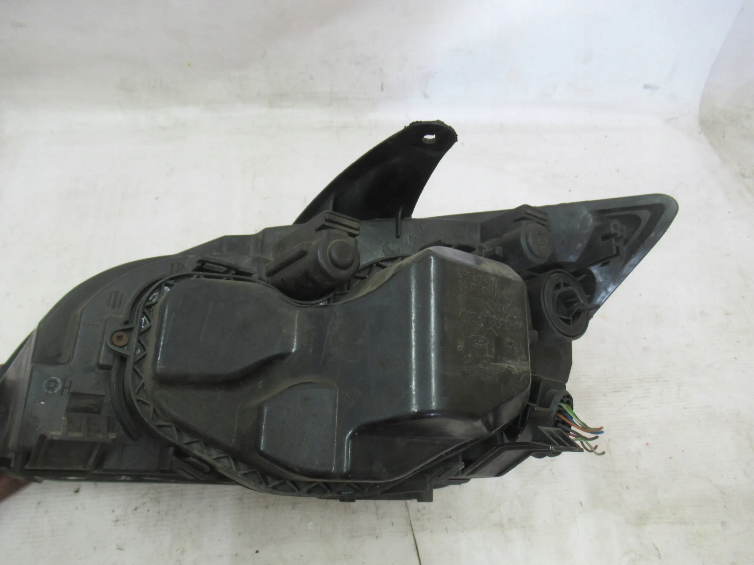 REFLEKTOR light right FORD FOCUS MK2 II 2 04