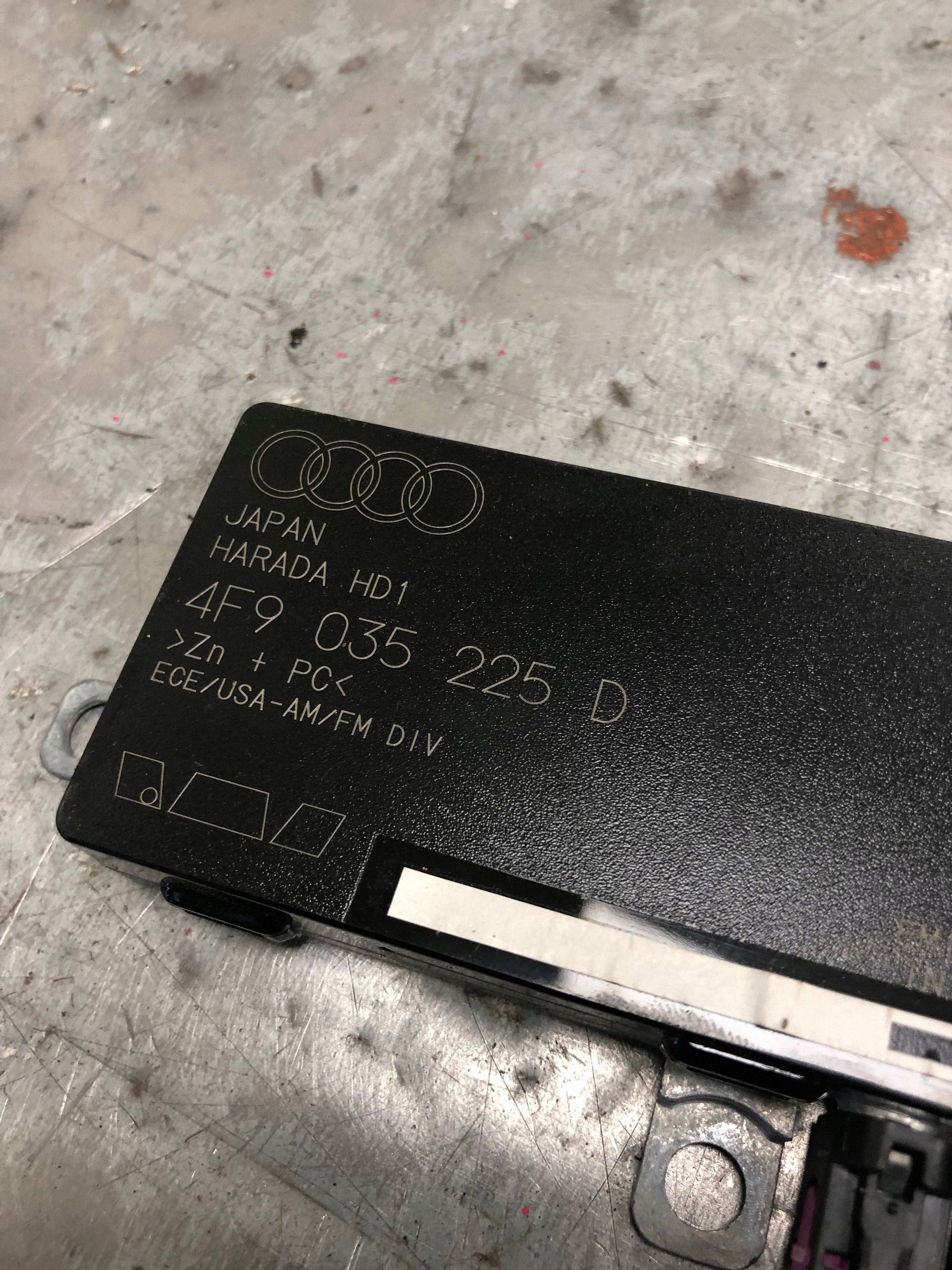amplifier ANTENY AUDI A6 C6 KOMBI 4F9035225D