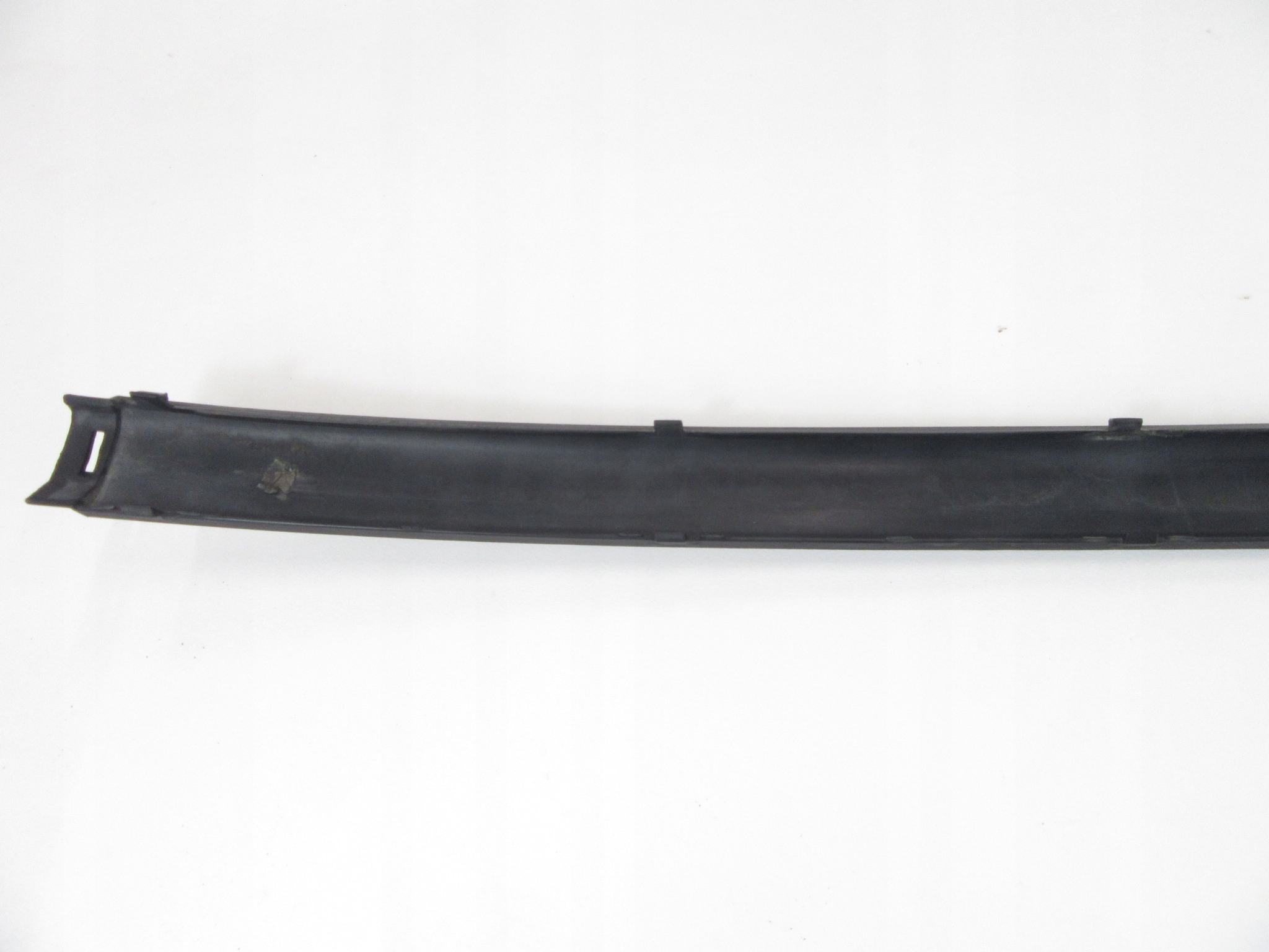 Leiste Schutzleiste Blende Abdeckung mitte der Stoßstange heck BMW e46 Sedan