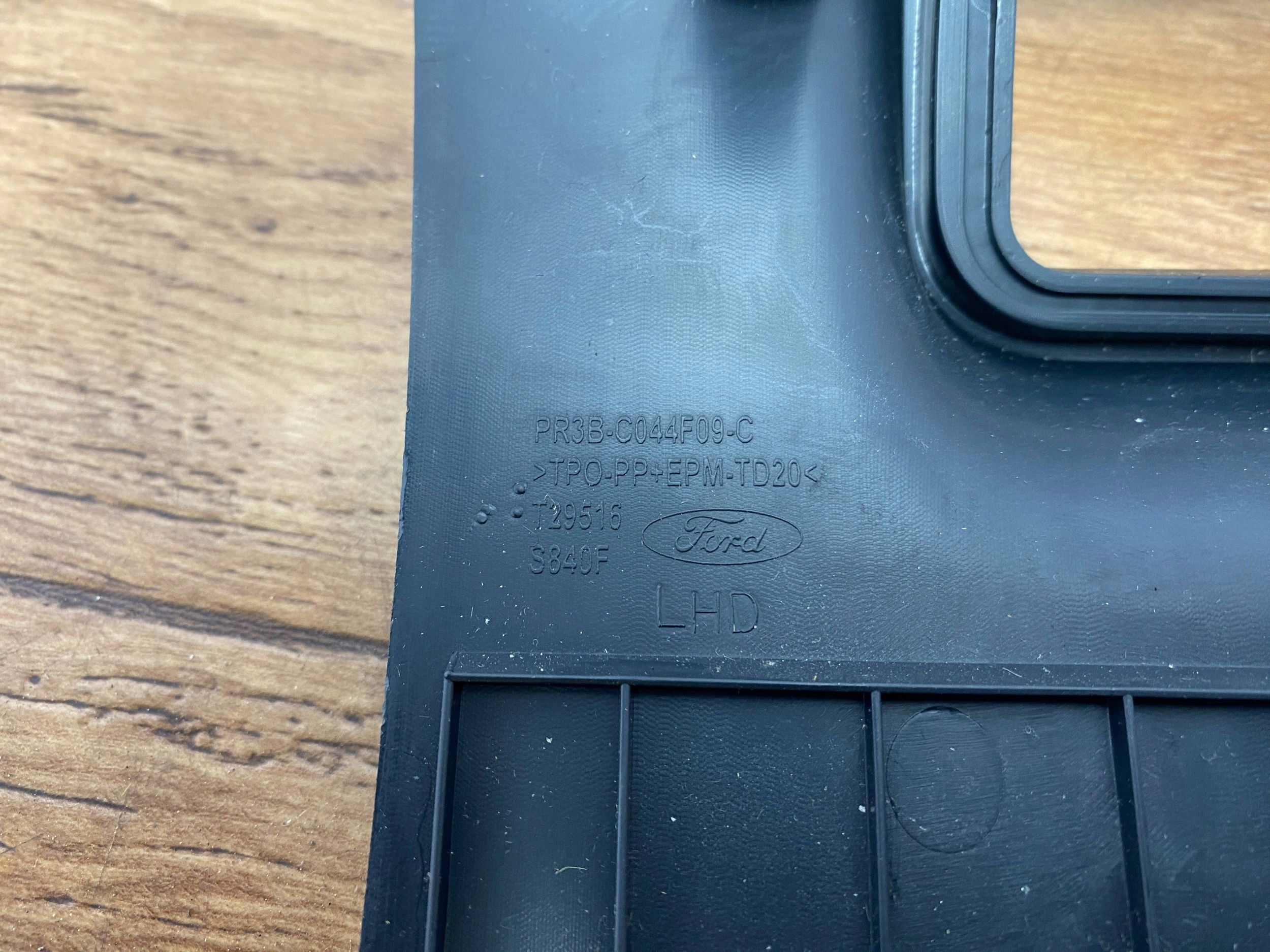 Blende Abdeckung unter lenkrad Ford Mustang VII MK7 S650 2024+