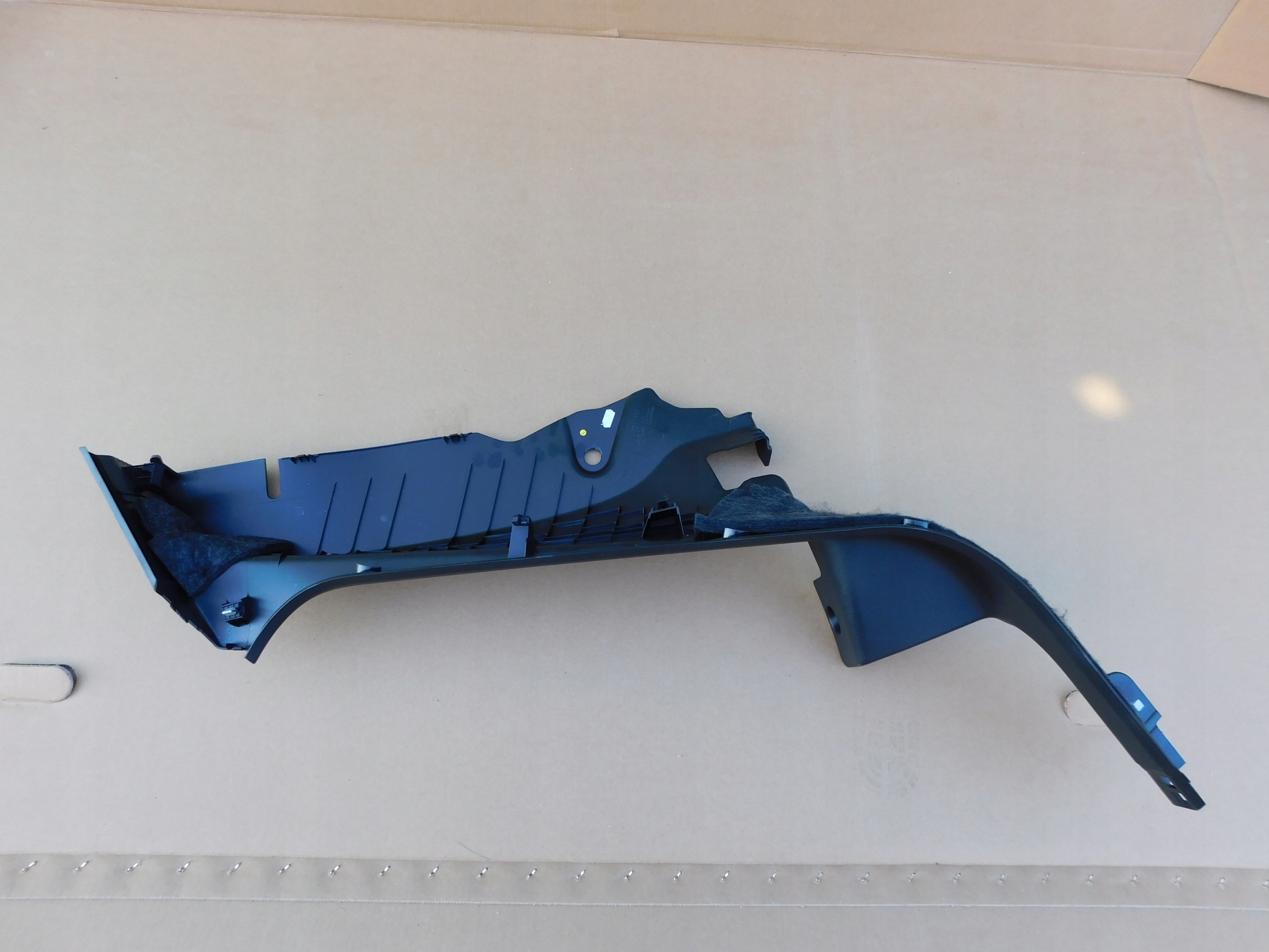 Audi Q4 left side side plasti slupka OK OEM 89A867767