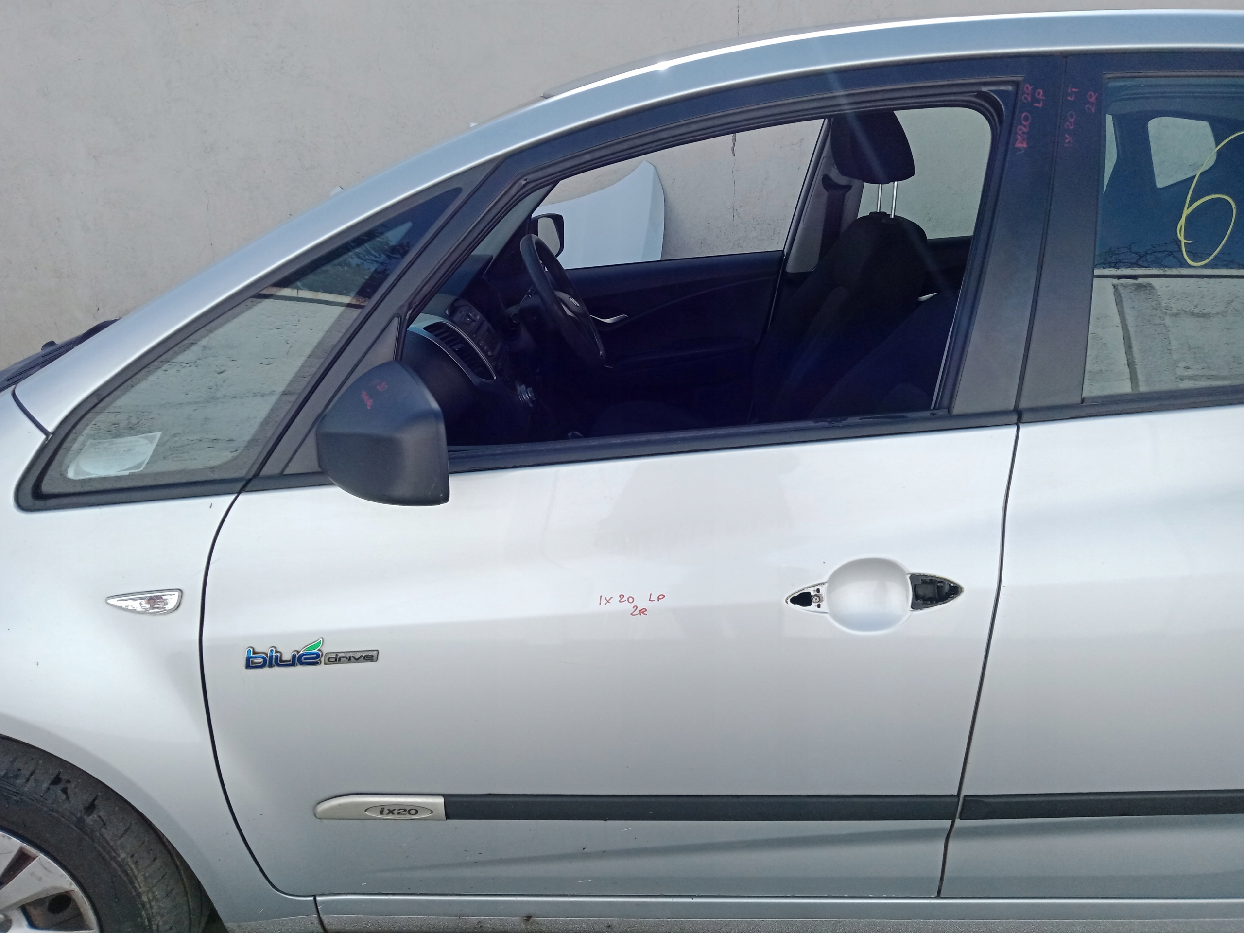 KIA VENGA HYUNDAI IX20 door left front front 2R 2009
