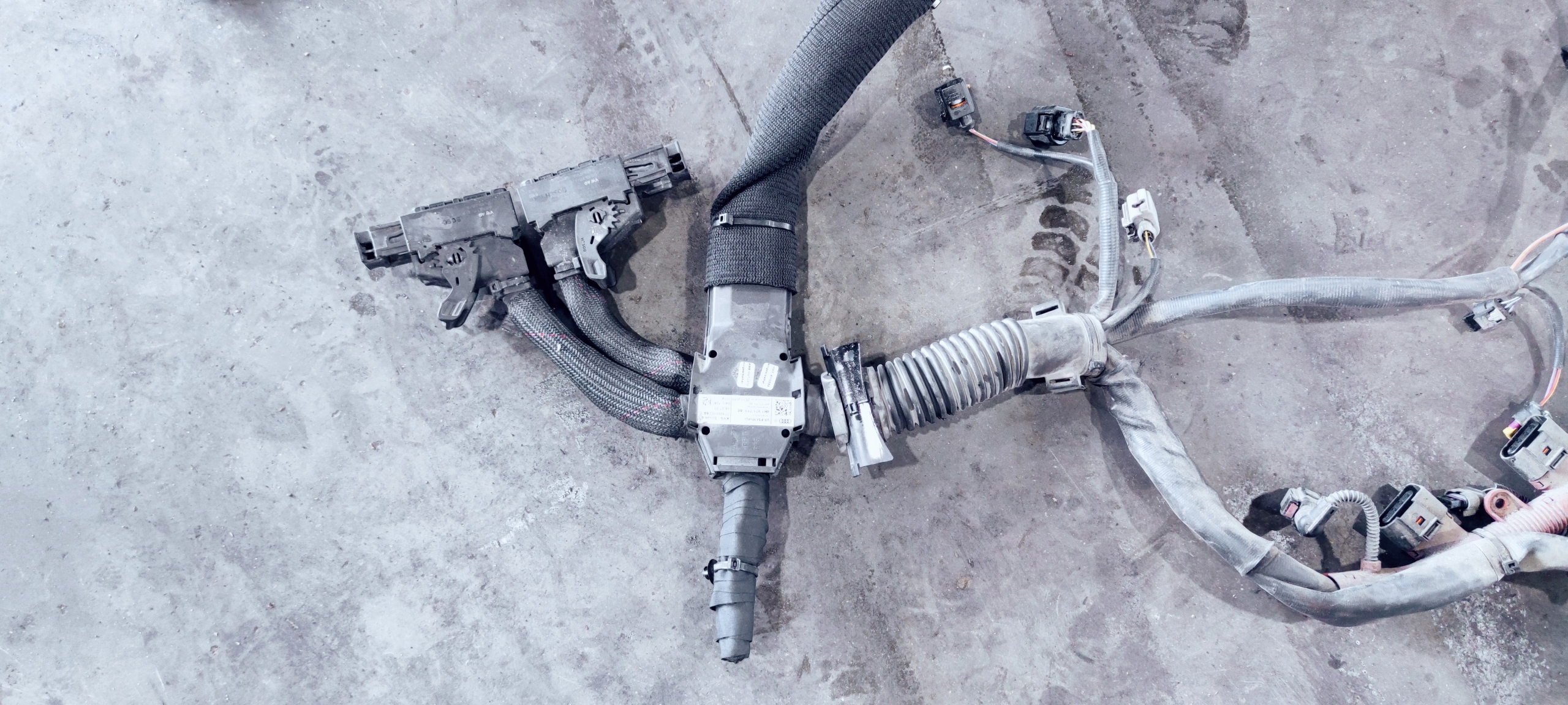 bundle of the engine AUDI A8 D4 4.2 FSI CDR 4H1971713AE