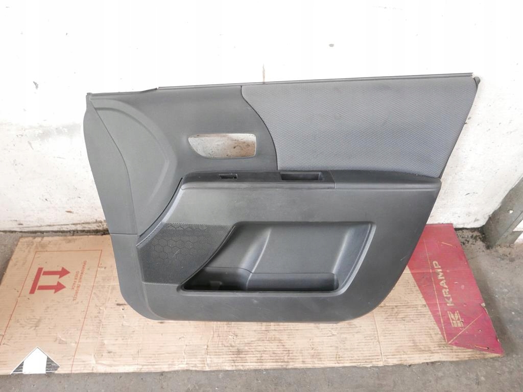 карта дверная обивка правая перед mazda 5 и CR 05-07