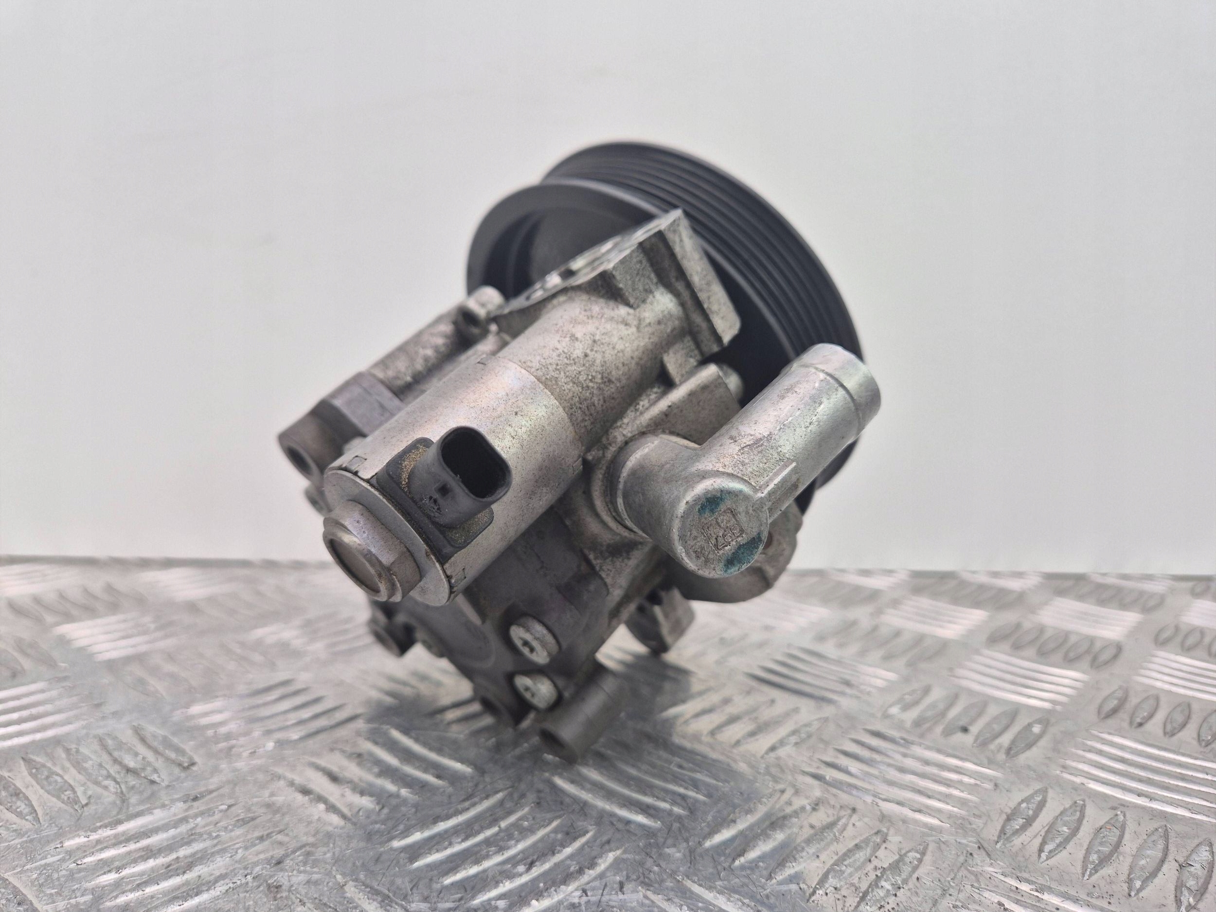 Mercedes C200 CGI W204 Servopumpe A0064667501
