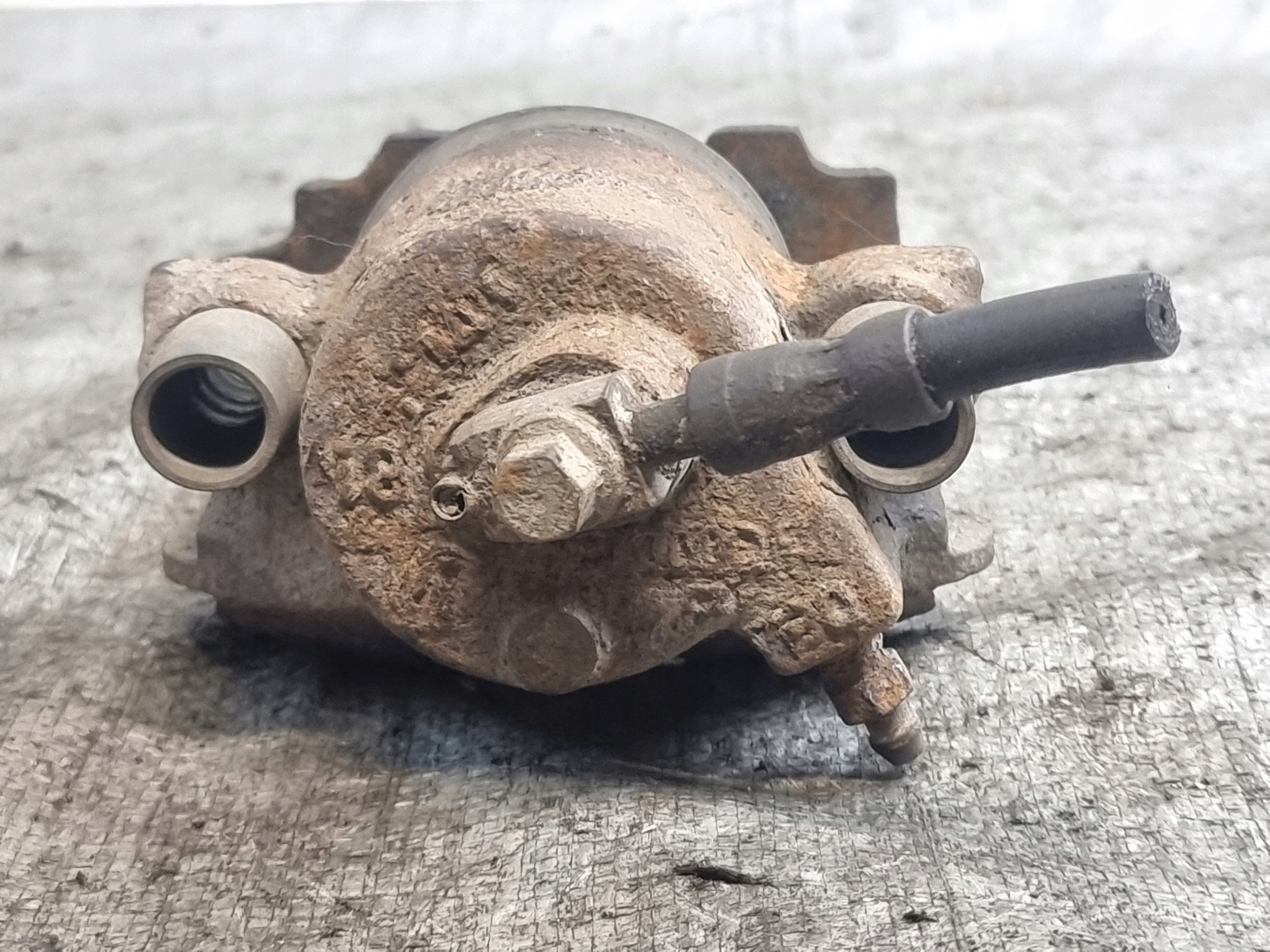 caliper brake left front AUDI A3 8L 1.6B 75kW 01r