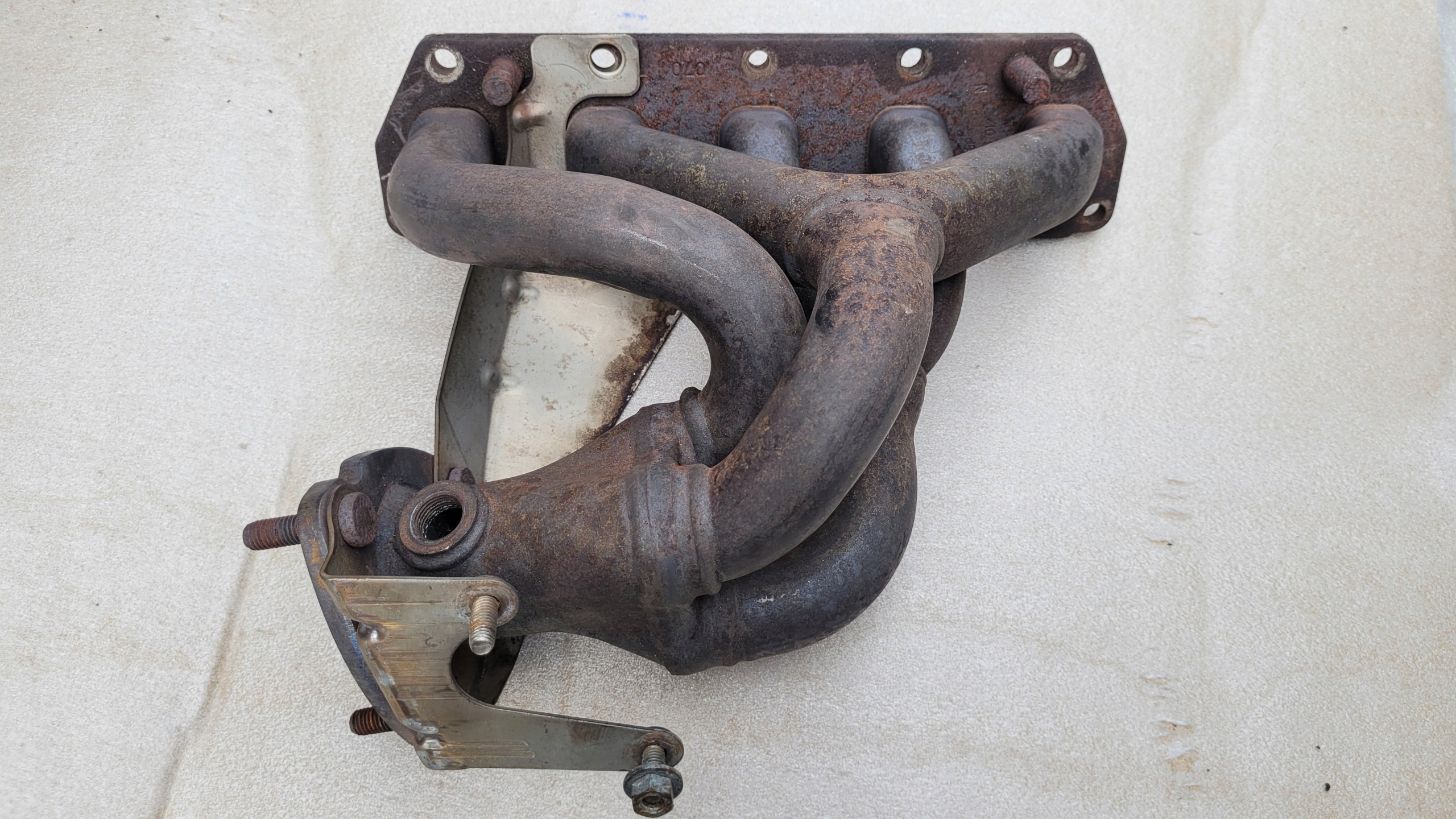 066253017 - PASSAT B5 2.3 V5 20V выпускной коллектор 066253017N