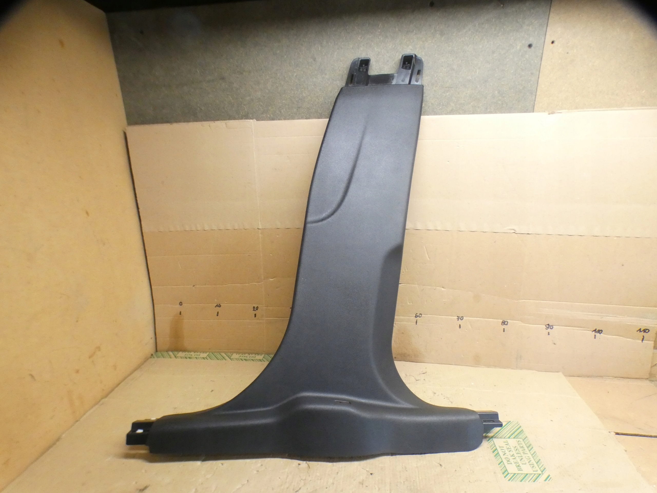 plastic cover SLUPKA right 735732837 JEEP AVENGER 24R