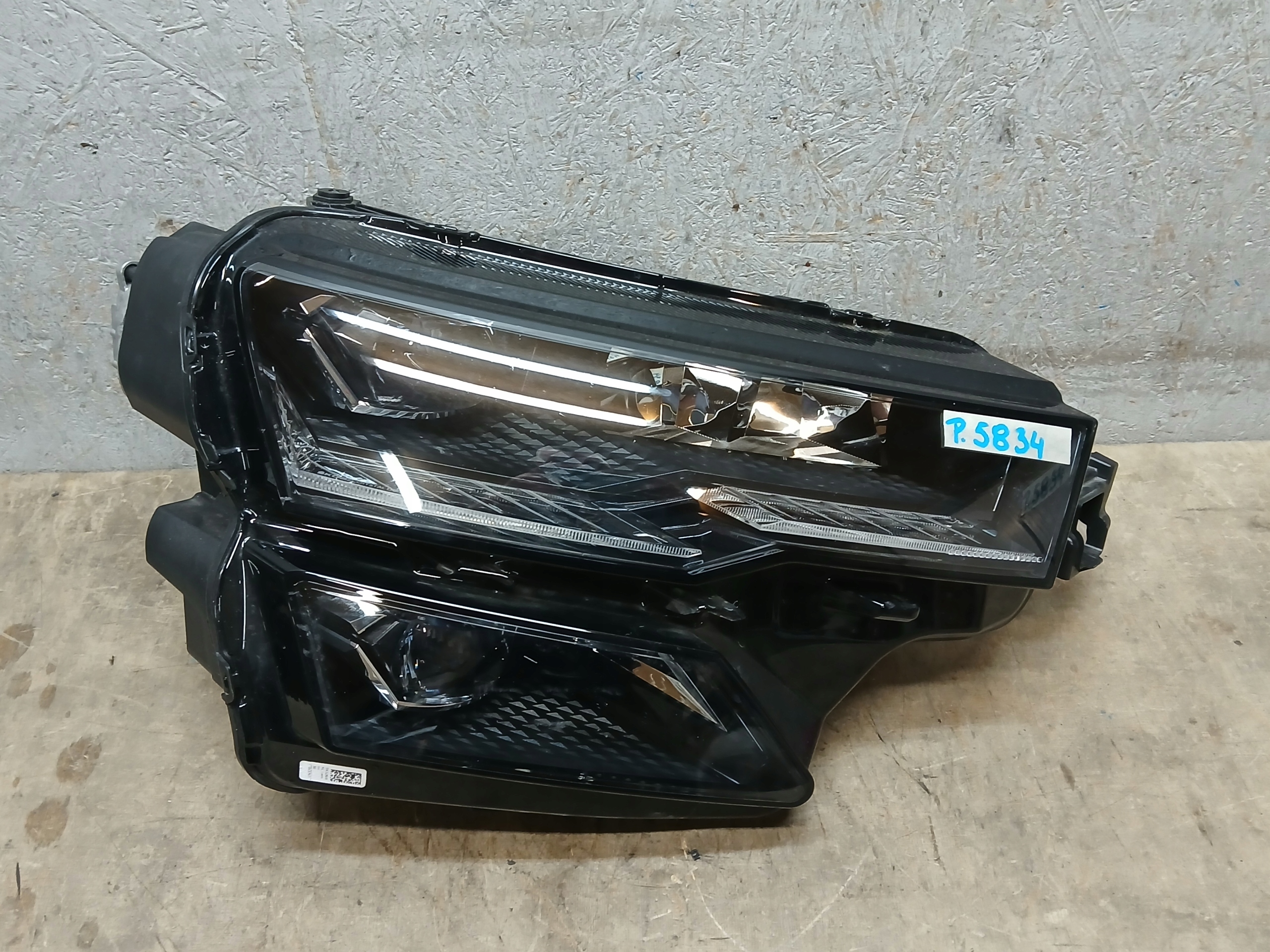light front right SKODA KAROQ LIFT FULL LED 57B941036B