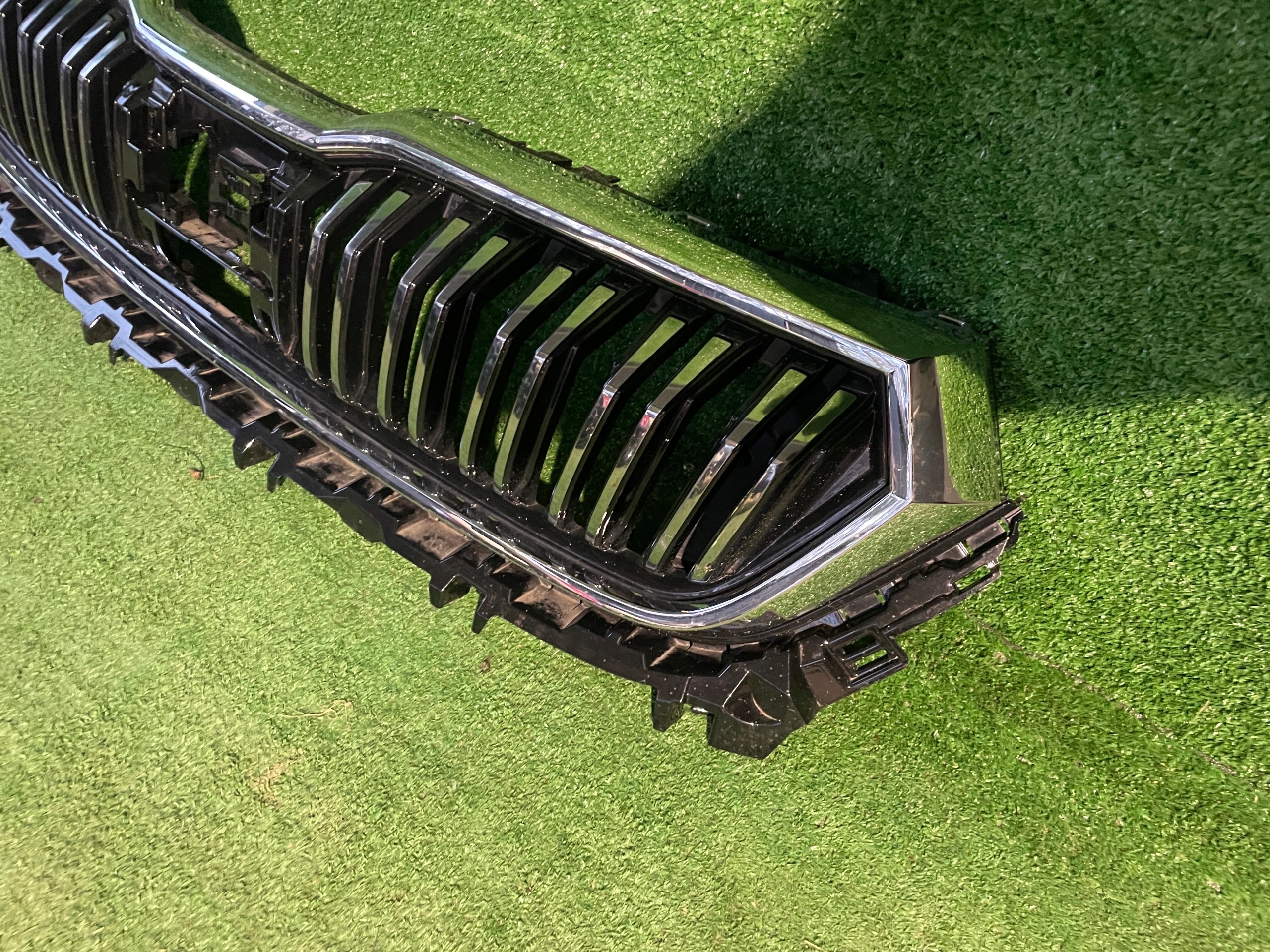 Skoda Kodiaq 17- grill 565807723 grille front front