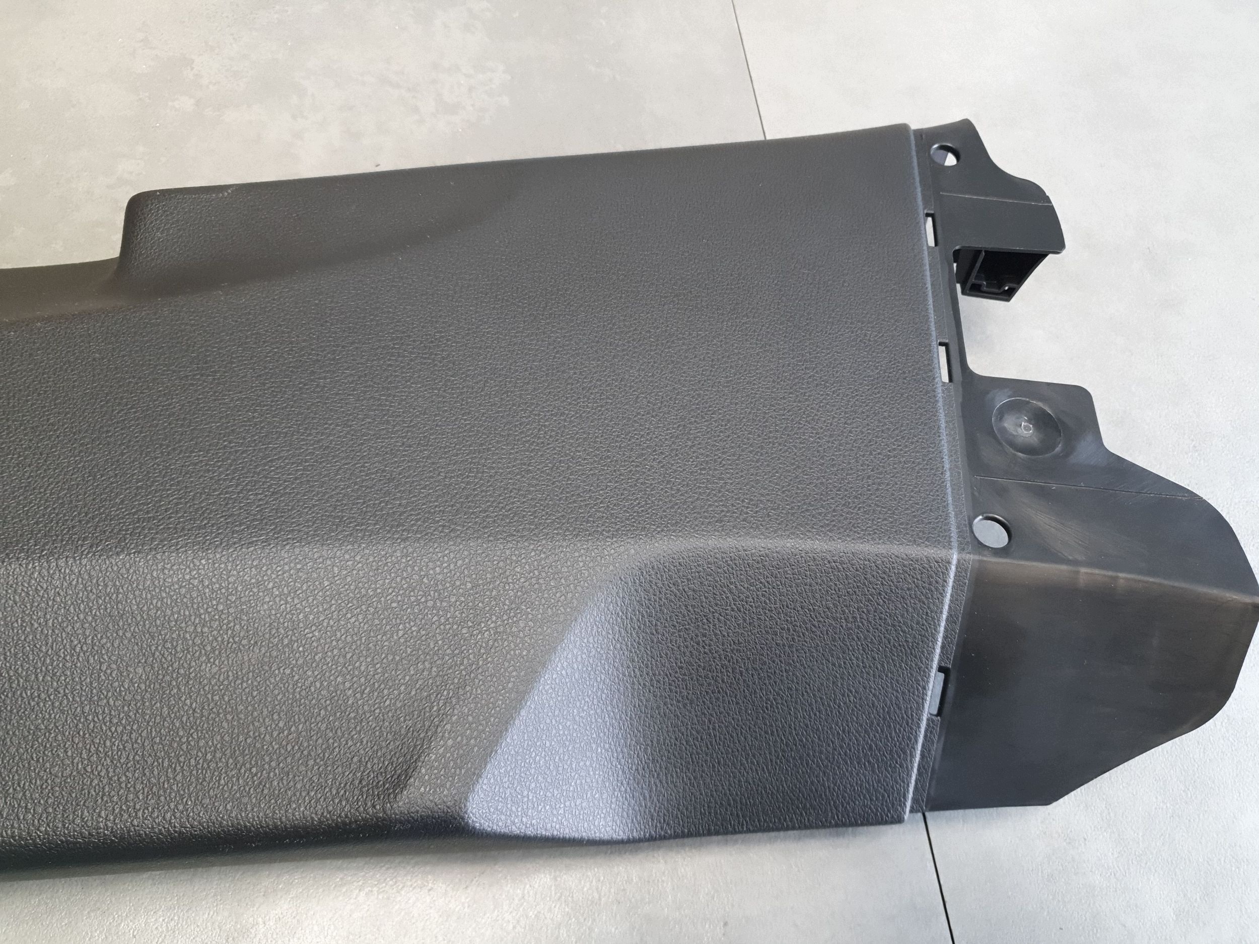 Audi Q7 4M cover slupka B lower left 4M0867239D