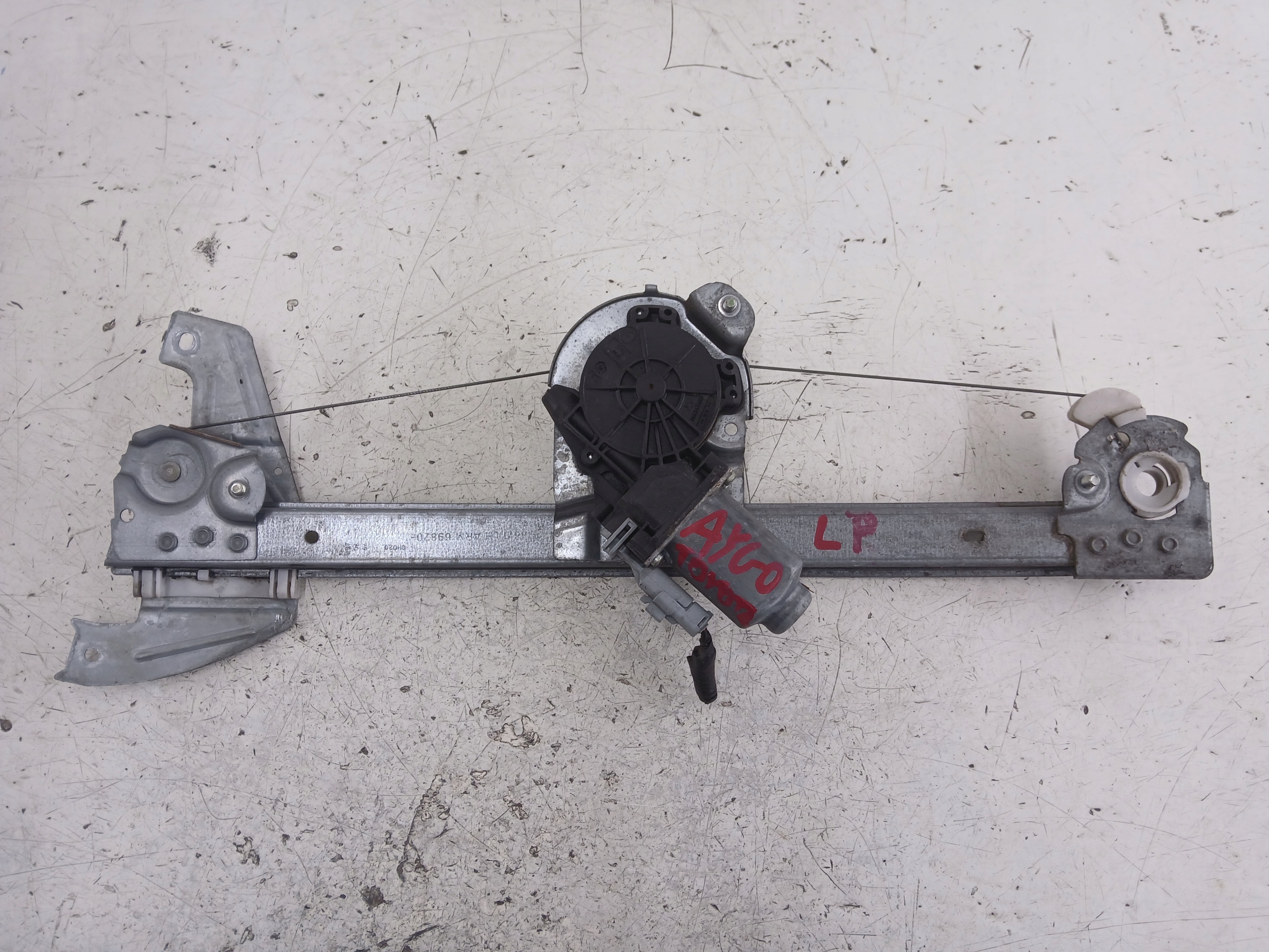 TOYOTA AYGO and window regulator left front
