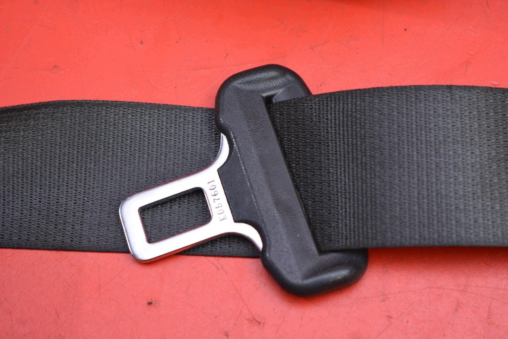 Gurten Sicherheits rechts vorne Spanner EU 7P3200-P TOYOTA COROLLA E21 18