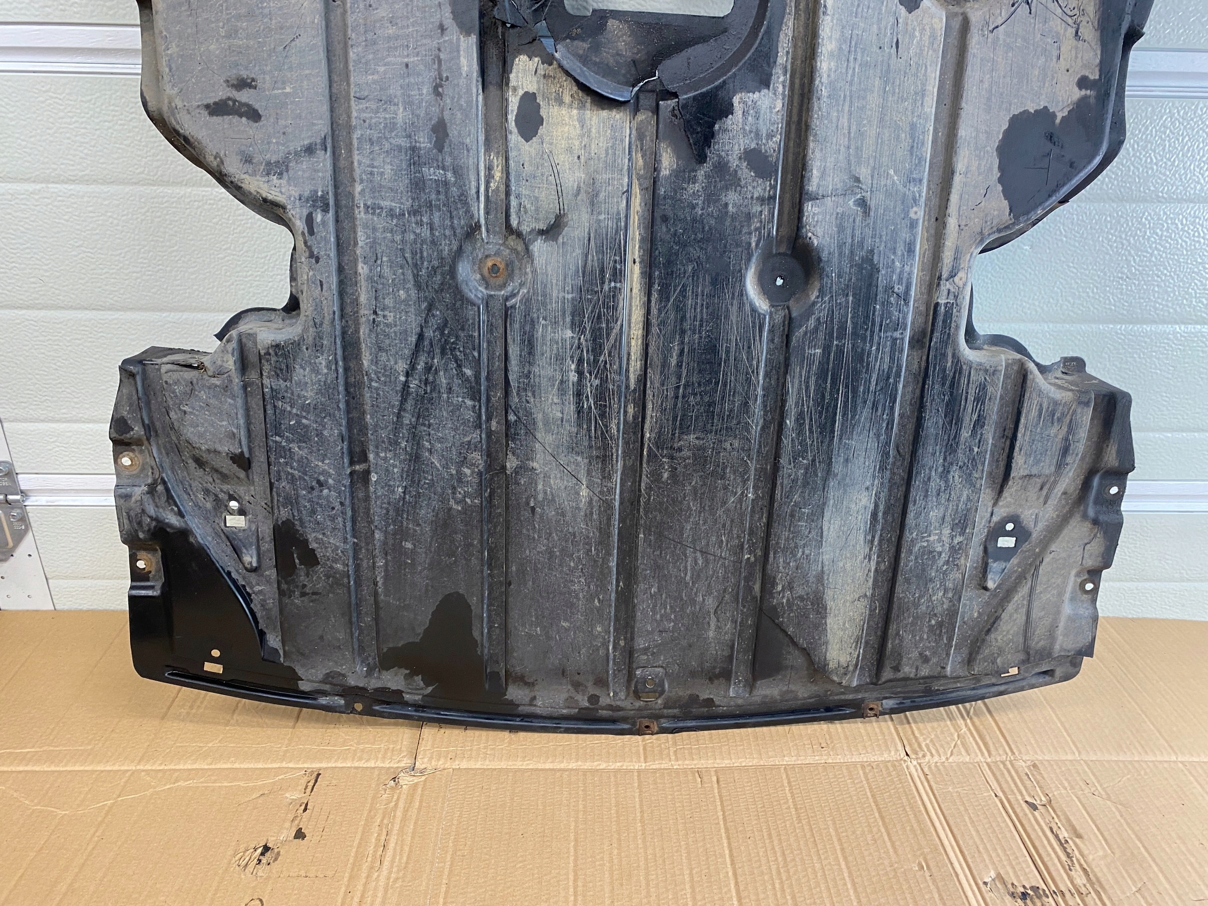 BMW E90 E91 E92 2.0D 3.0D M47 M47 M57 OSŁONA SILNIKA DOLNA Typ samochodu Samochody osobowe