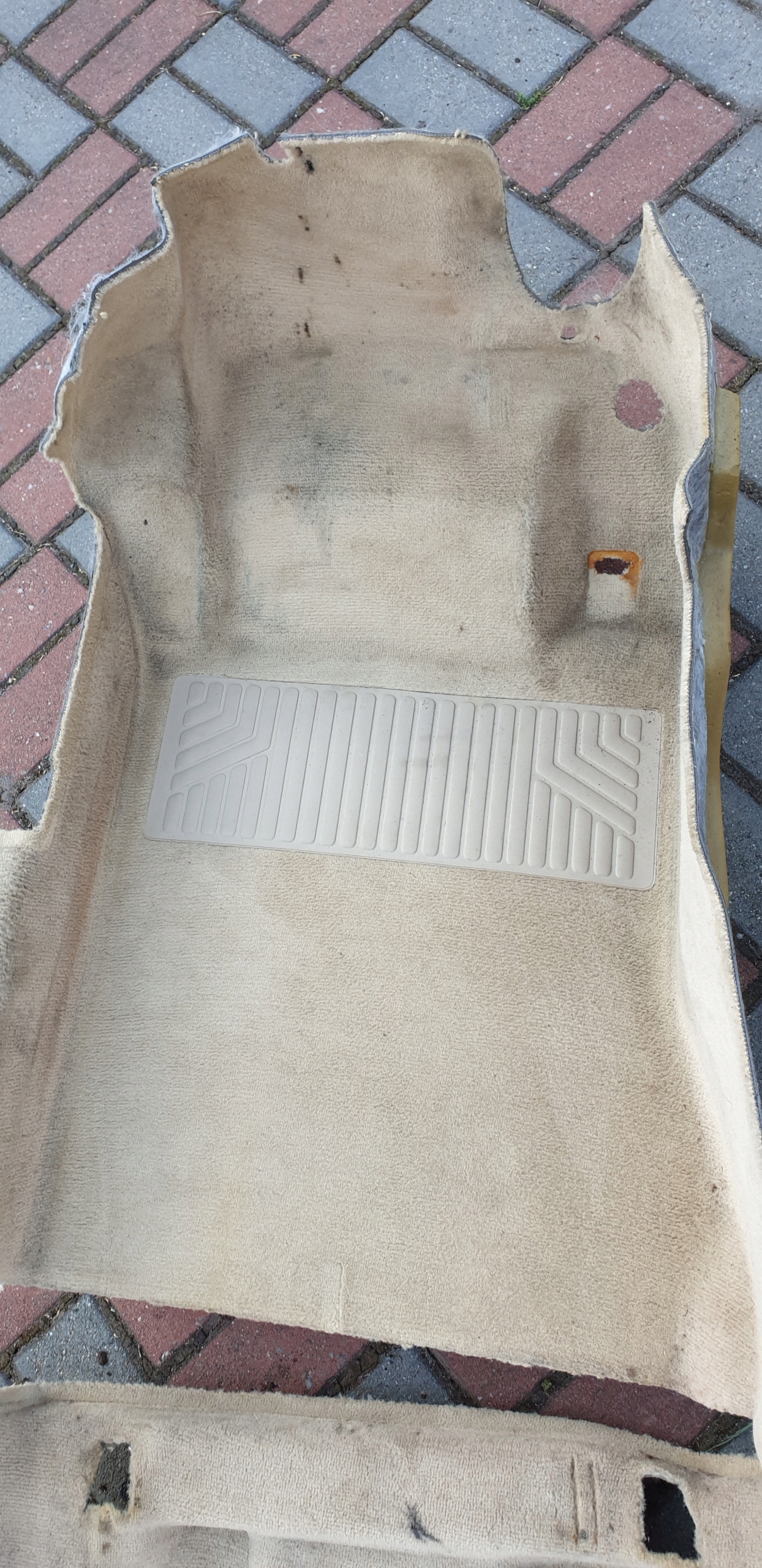 mats carpet right front MERCEDES E W210 OE EUROPA KREMOWY