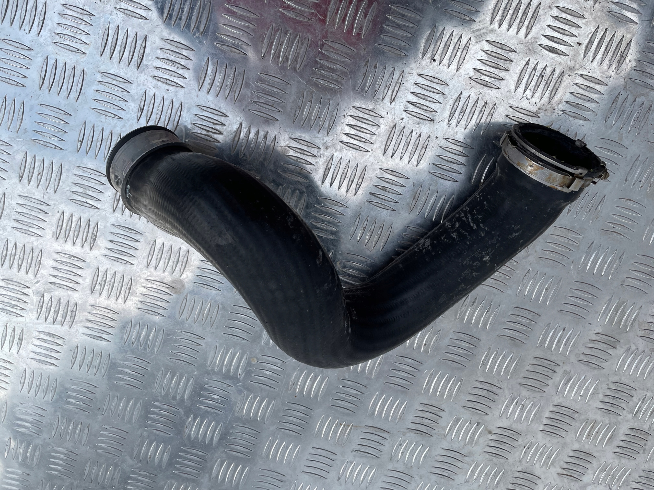 A2215281282 - Труба интеркулера MERCEDES W221 S350 CDI 4 MATIC