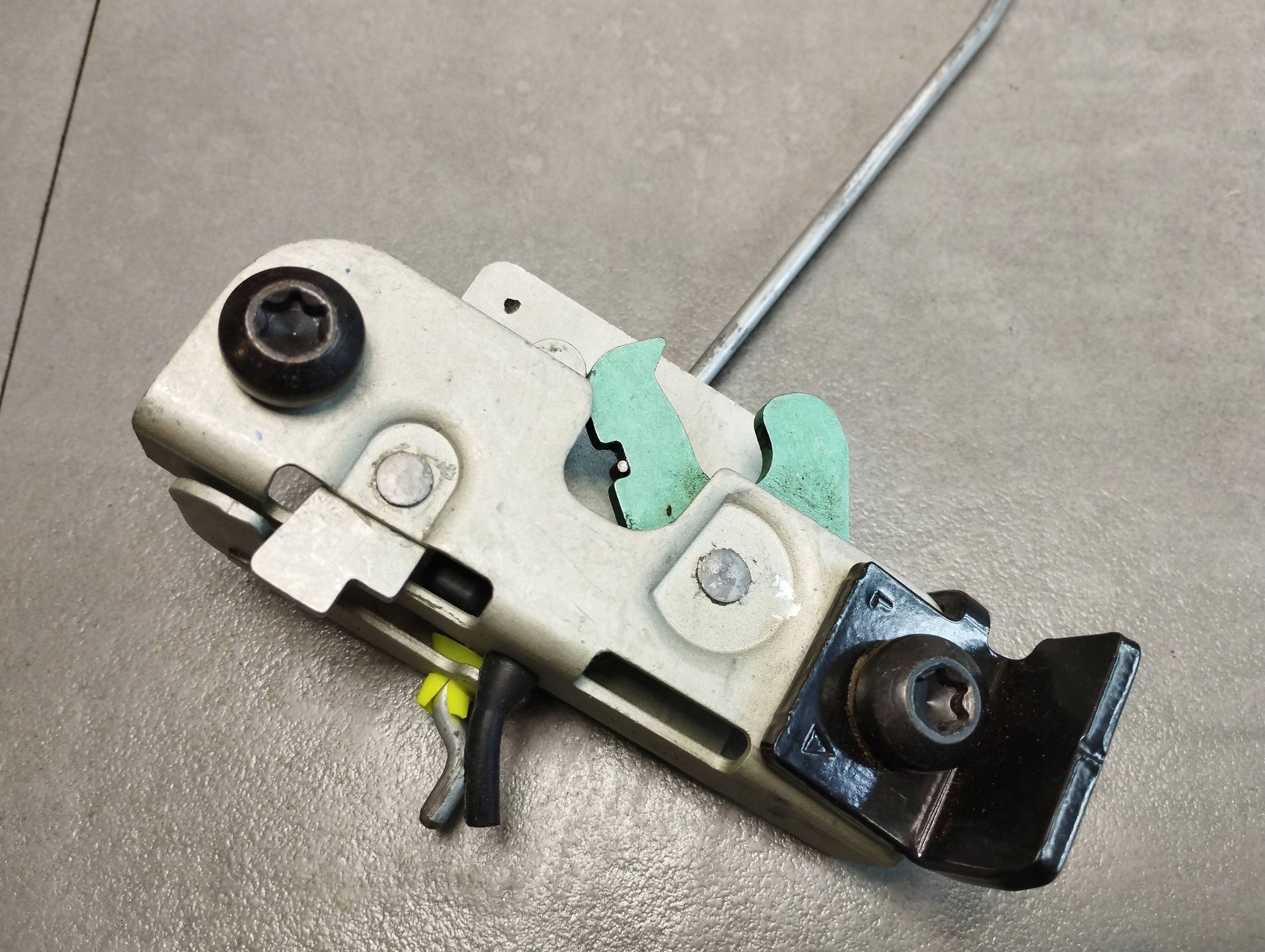 Volkswagen Amarok II 2023 lock BURTY left