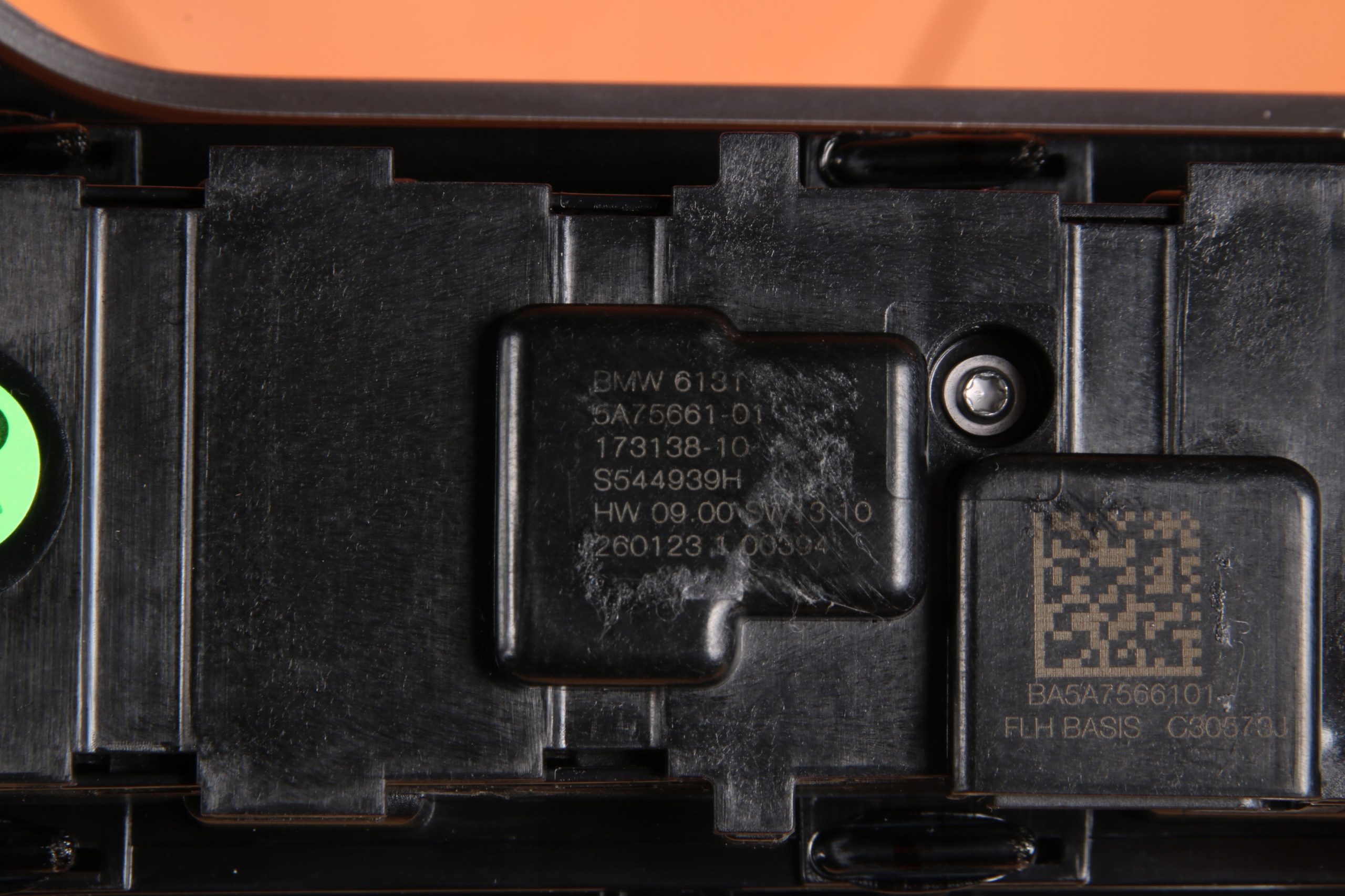 BMW 7 G70 PANEL DOTYKOWY dveře levý předek BOWERS WILKINS 5A75661