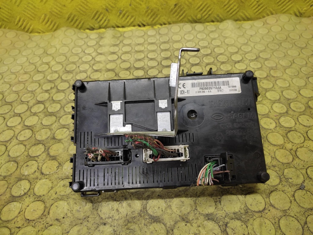 RENAULT CLIO II module UCH P8200207134A