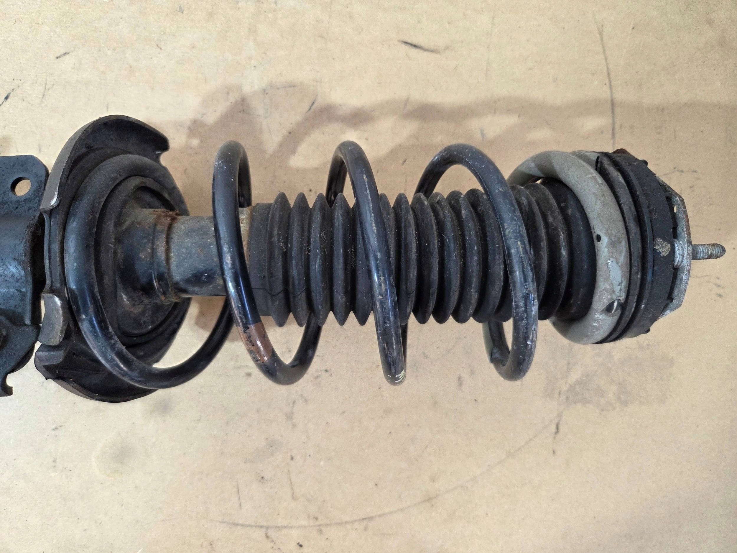 Mazda 2 DE shock absorber front left petrol (f737)