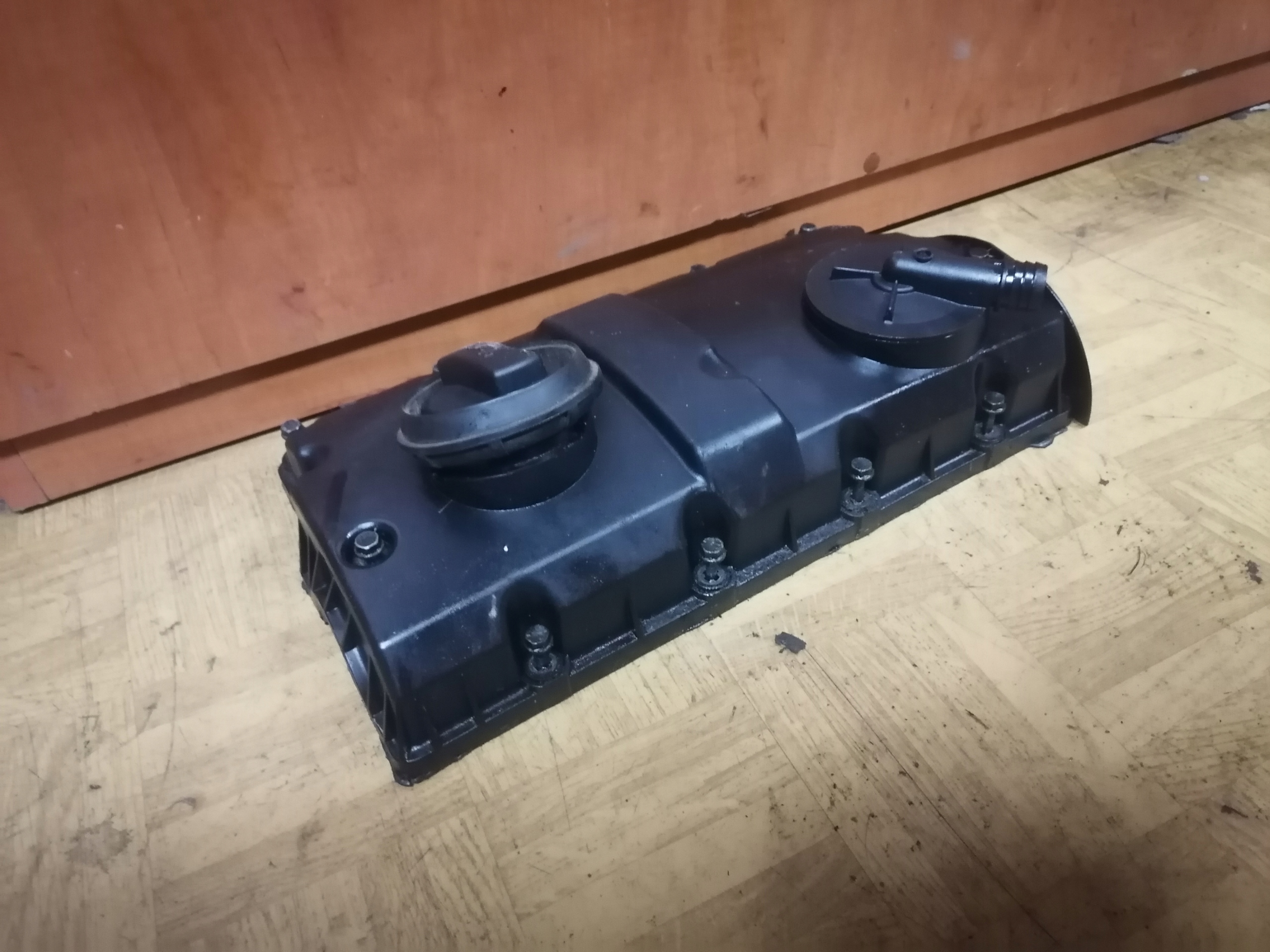 КРЫШКА КЛАПАНА AUDI VOLKSWAGEN 038103469