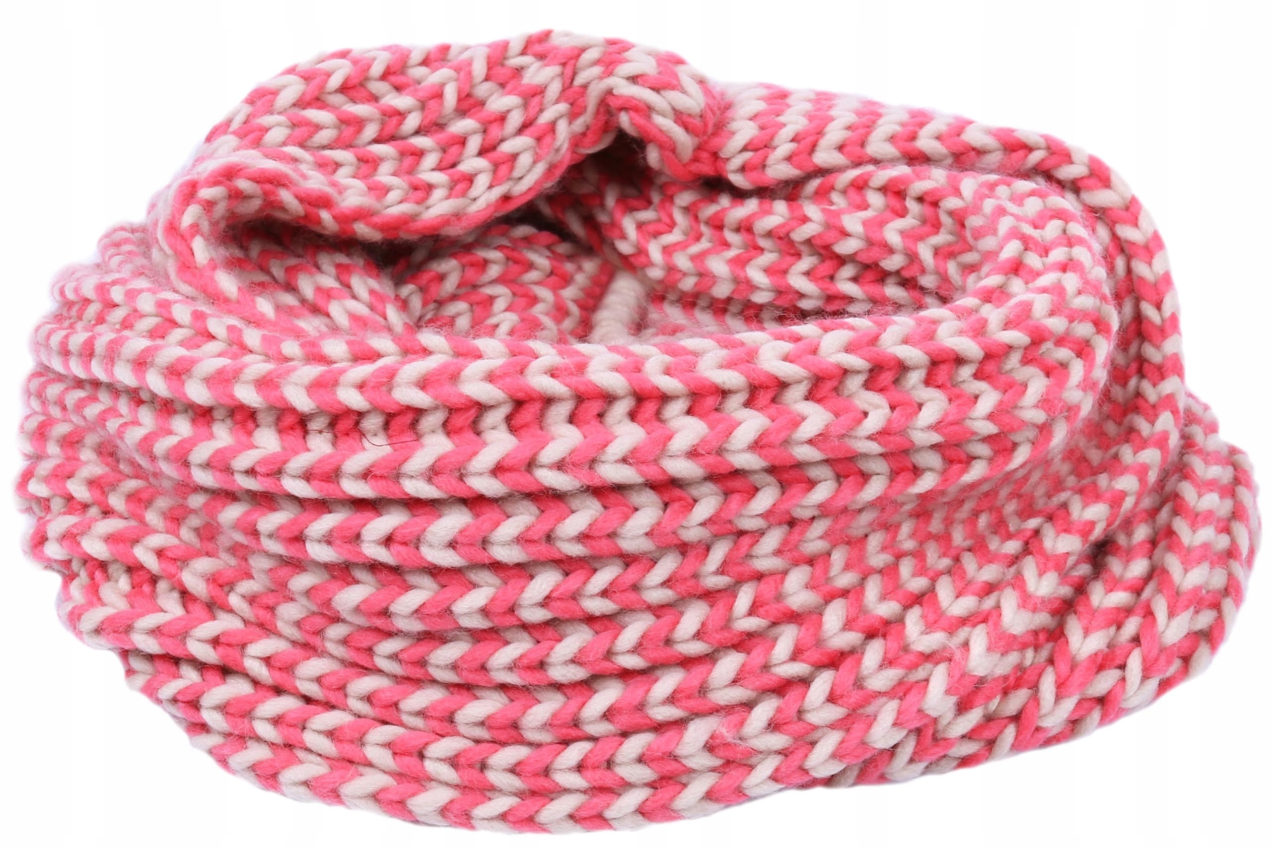 

Ciepły, koralowo-beżowy komin/szal