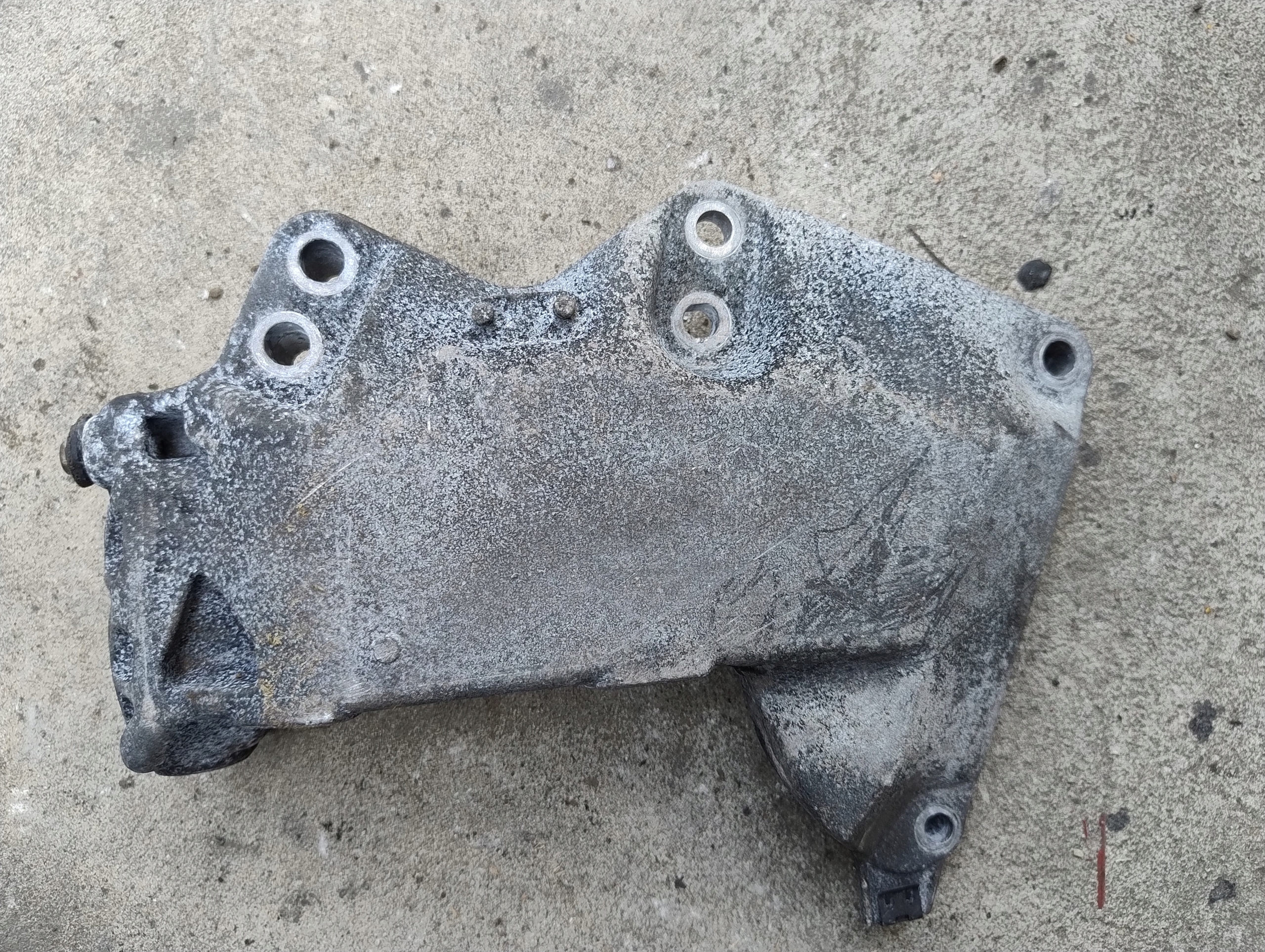 engine mount OPEL VIVARO B TRAFIC III 1.6D 112318576R A622223000