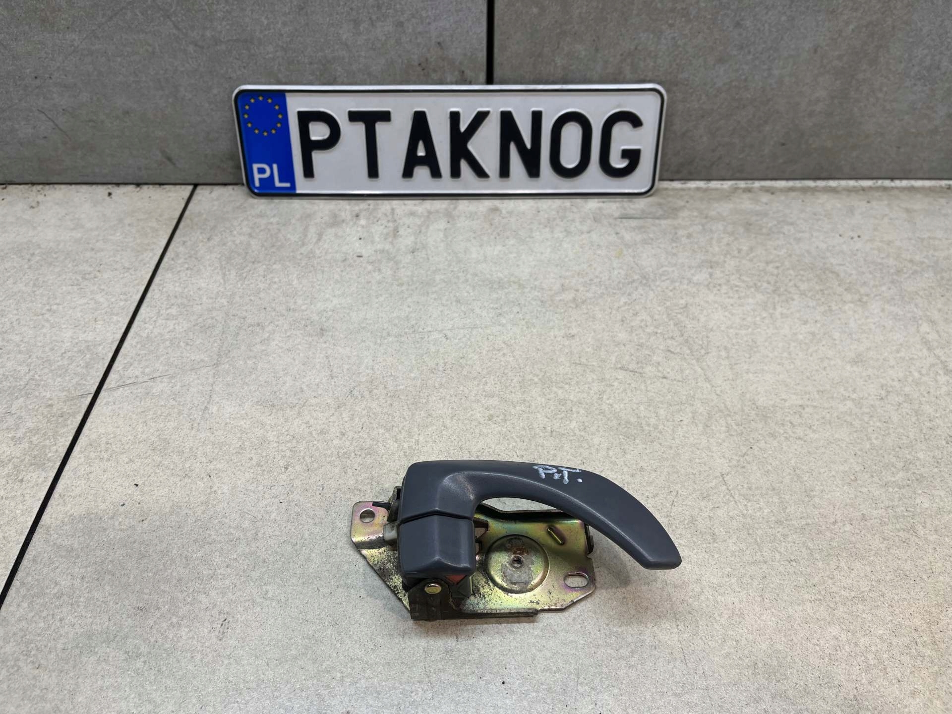 handle inner right rear part KIA SORENTO and 2.5 CRDI